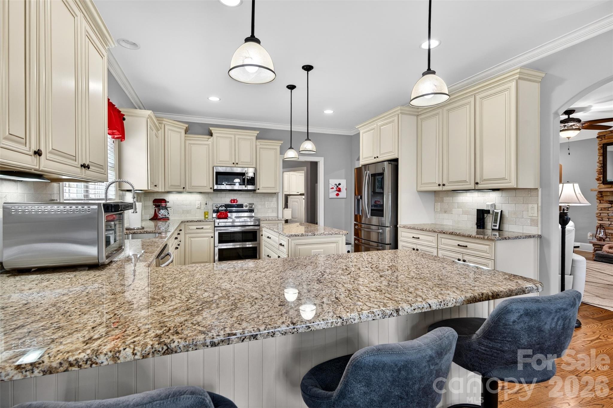 2330 Shiny Leaf Drive Property Photo 10