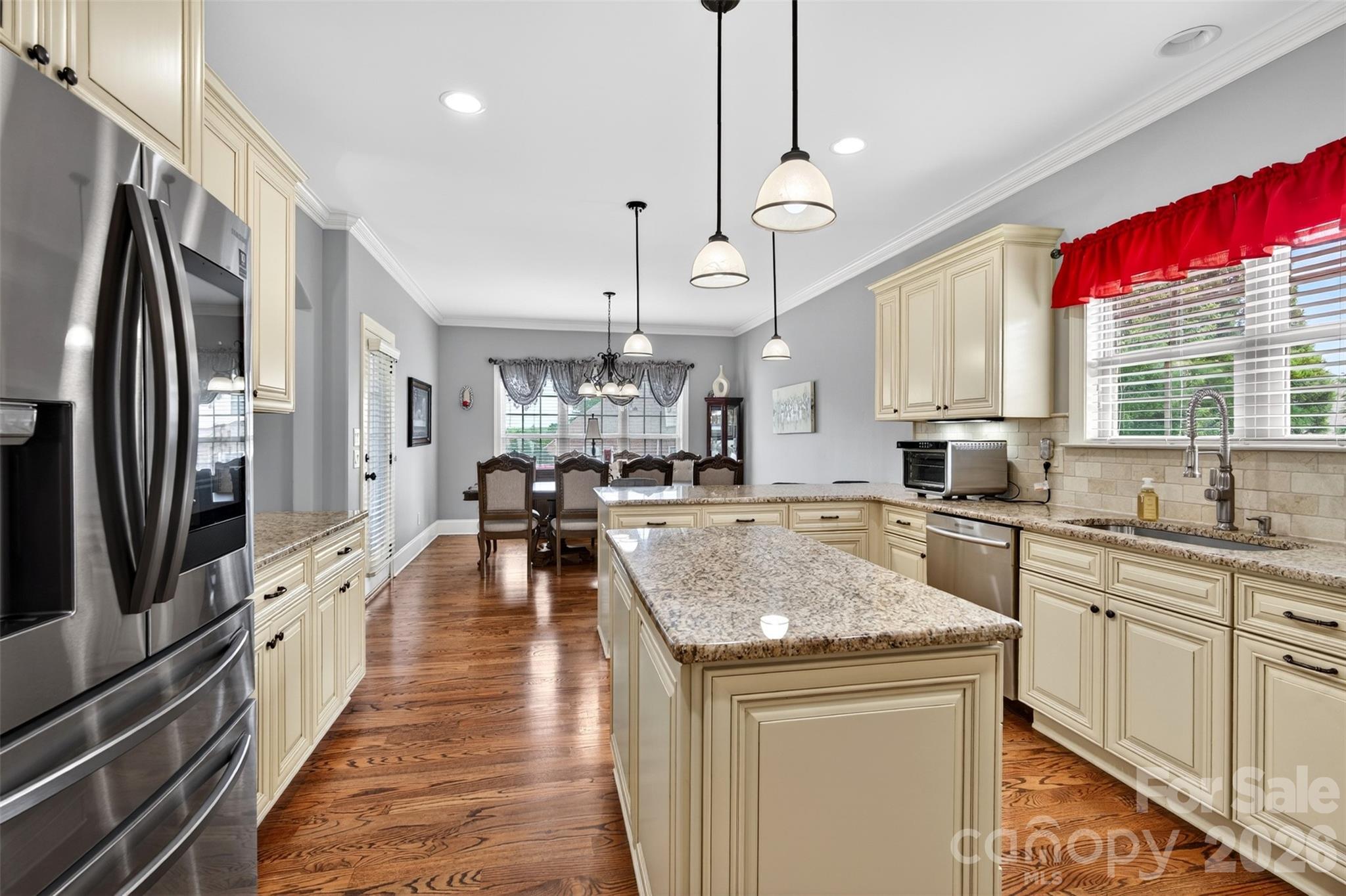 2330 Shiny Leaf Drive Property Photo 12