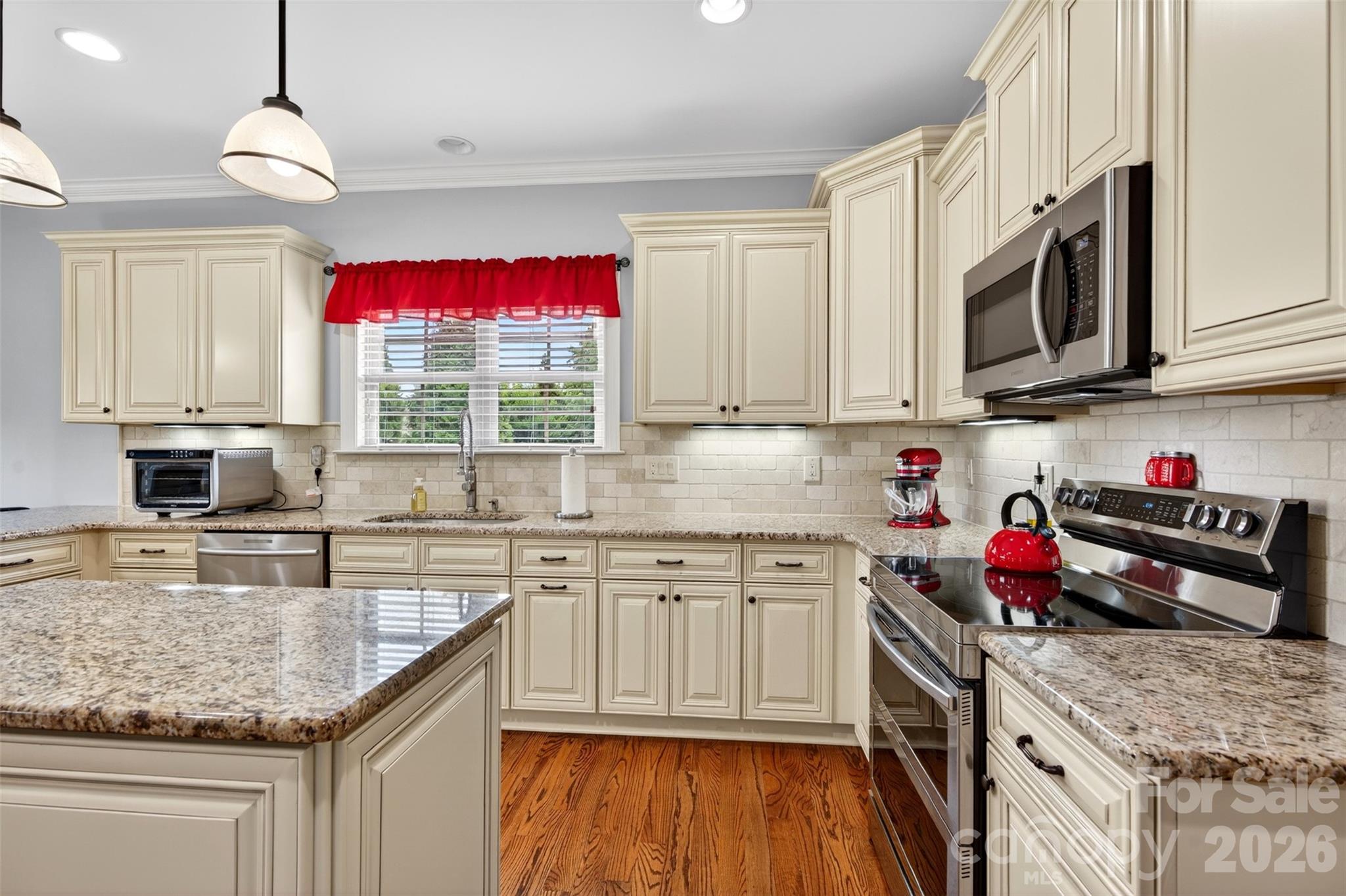 2330 Shiny Leaf Drive Property Photo 13