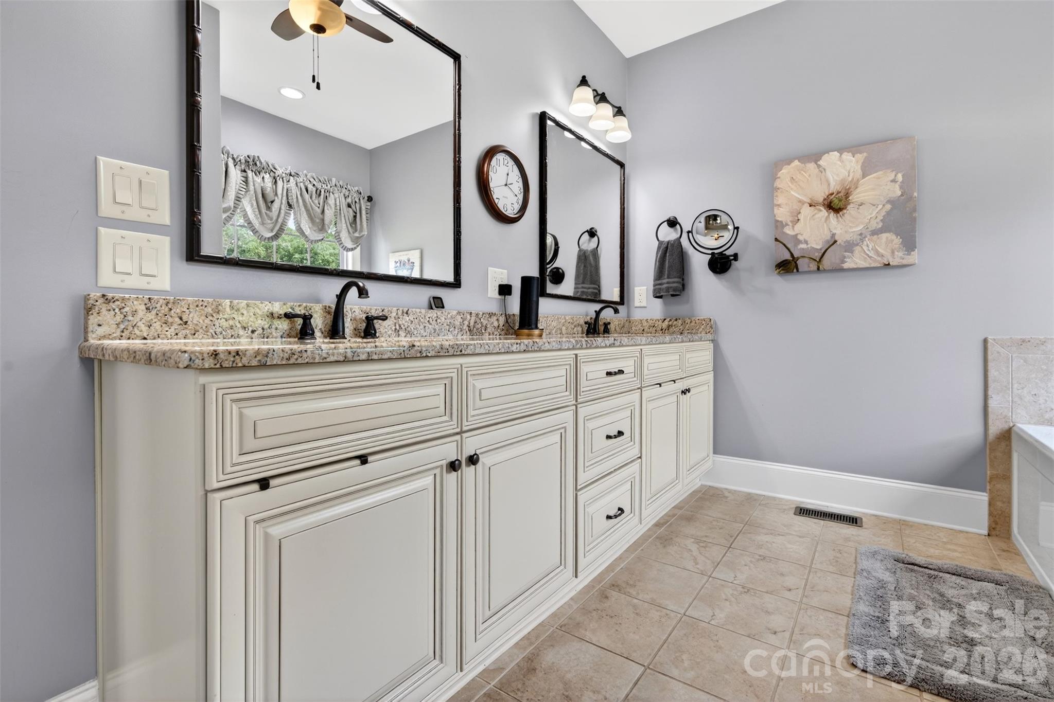 2330 Shiny Leaf Drive Property Photo 19