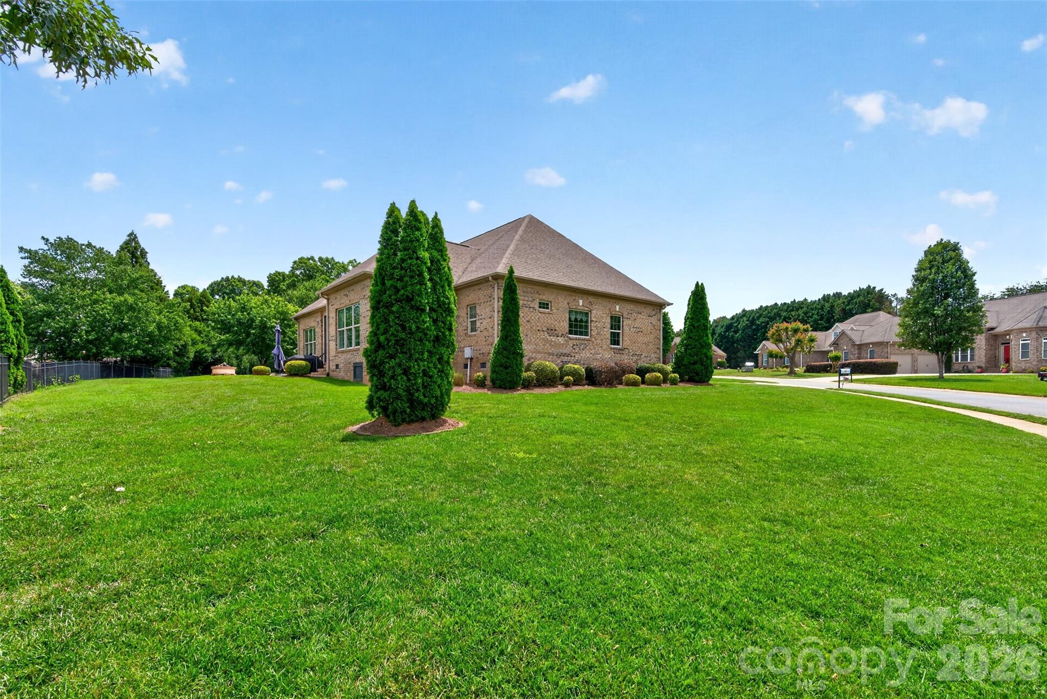 2330 Shiny Leaf Drive Property Photo 40