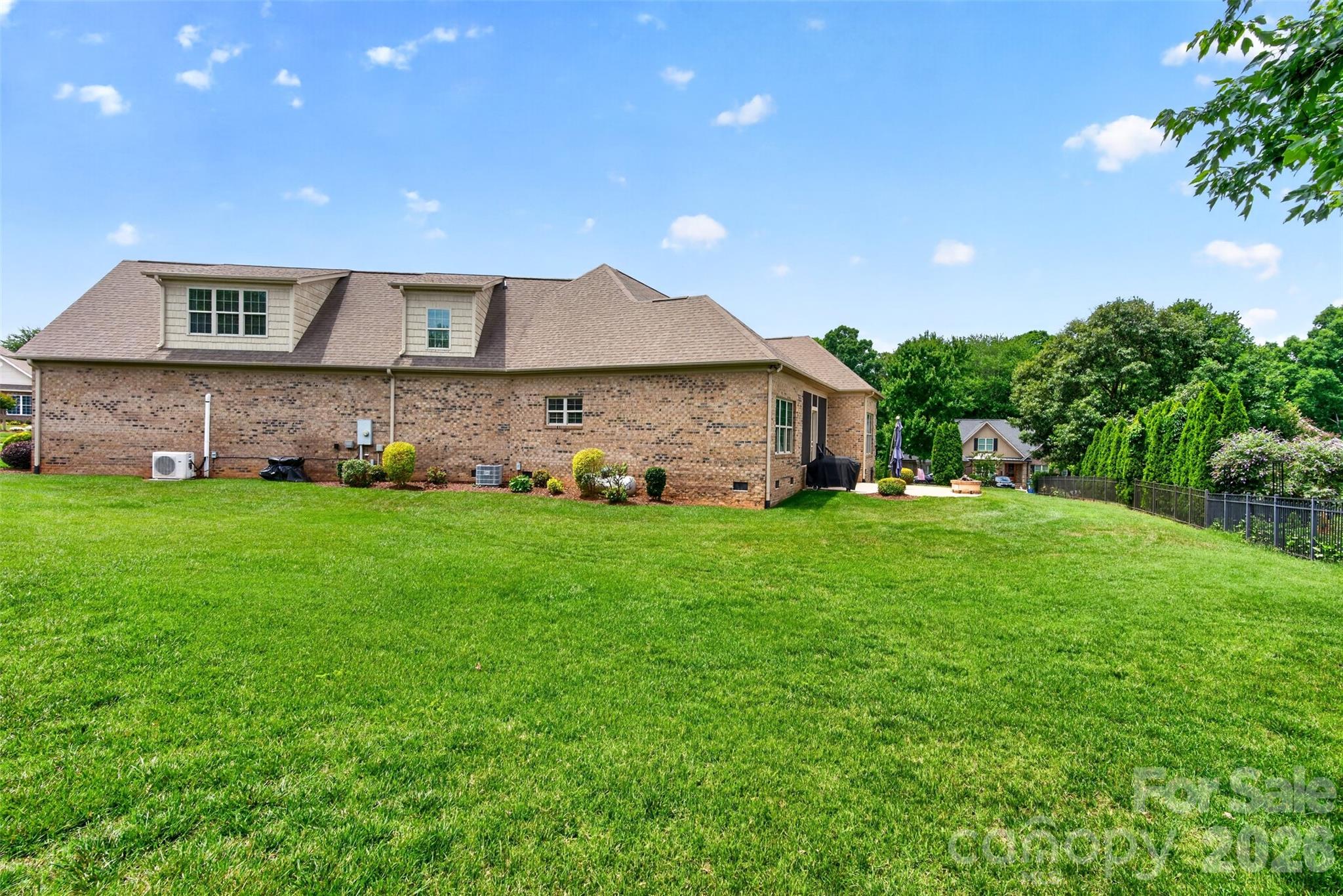 2330 Shiny Leaf Drive Property Photo 41