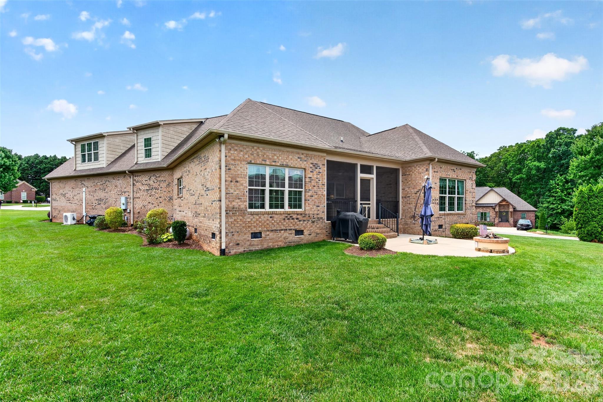 2330 Shiny Leaf Drive Property Photo 43