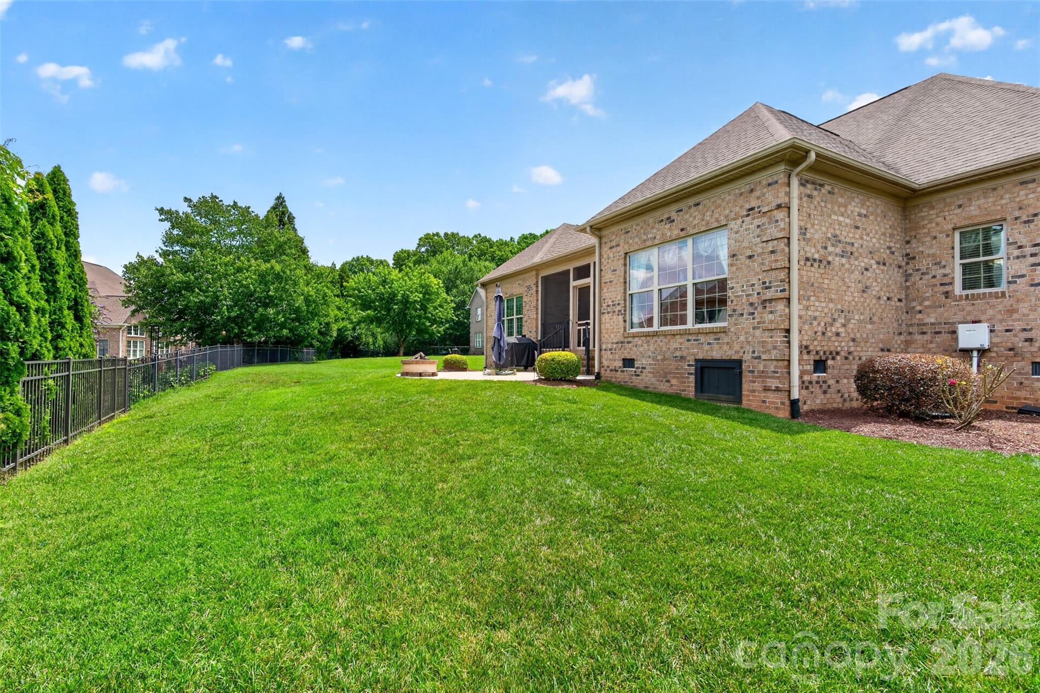 2330 Shiny Leaf Drive Property Photo 46