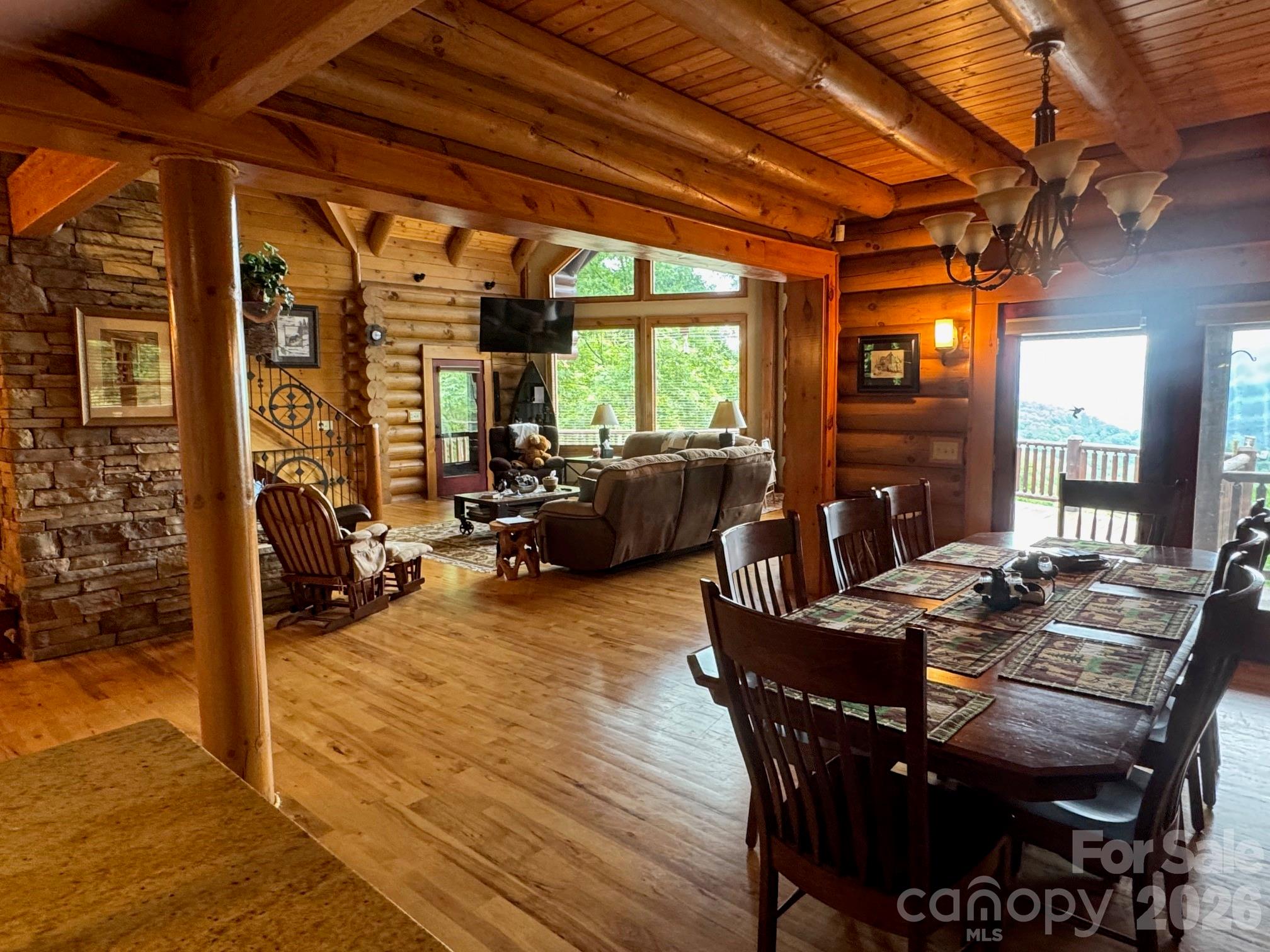 686 Hyacinth Drive Property Photo 1