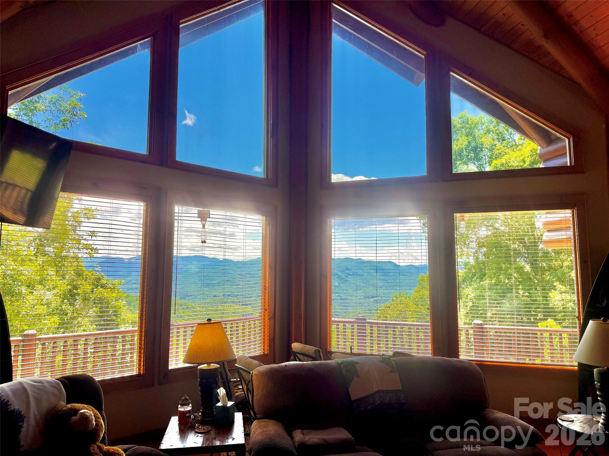 686 Hyacinth Drive Property Photo 2