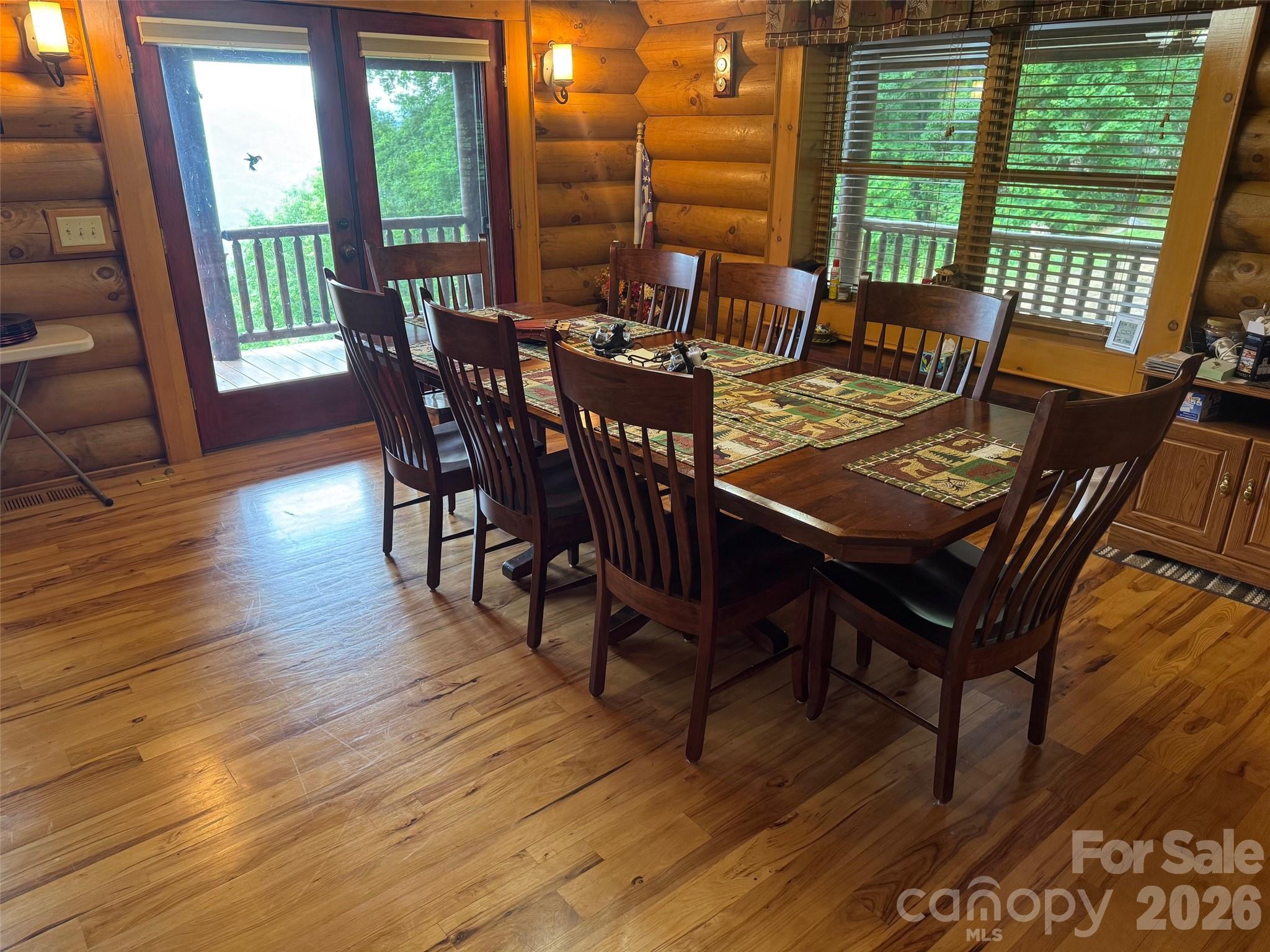 686 Hyacinth Drive Property Photo 9