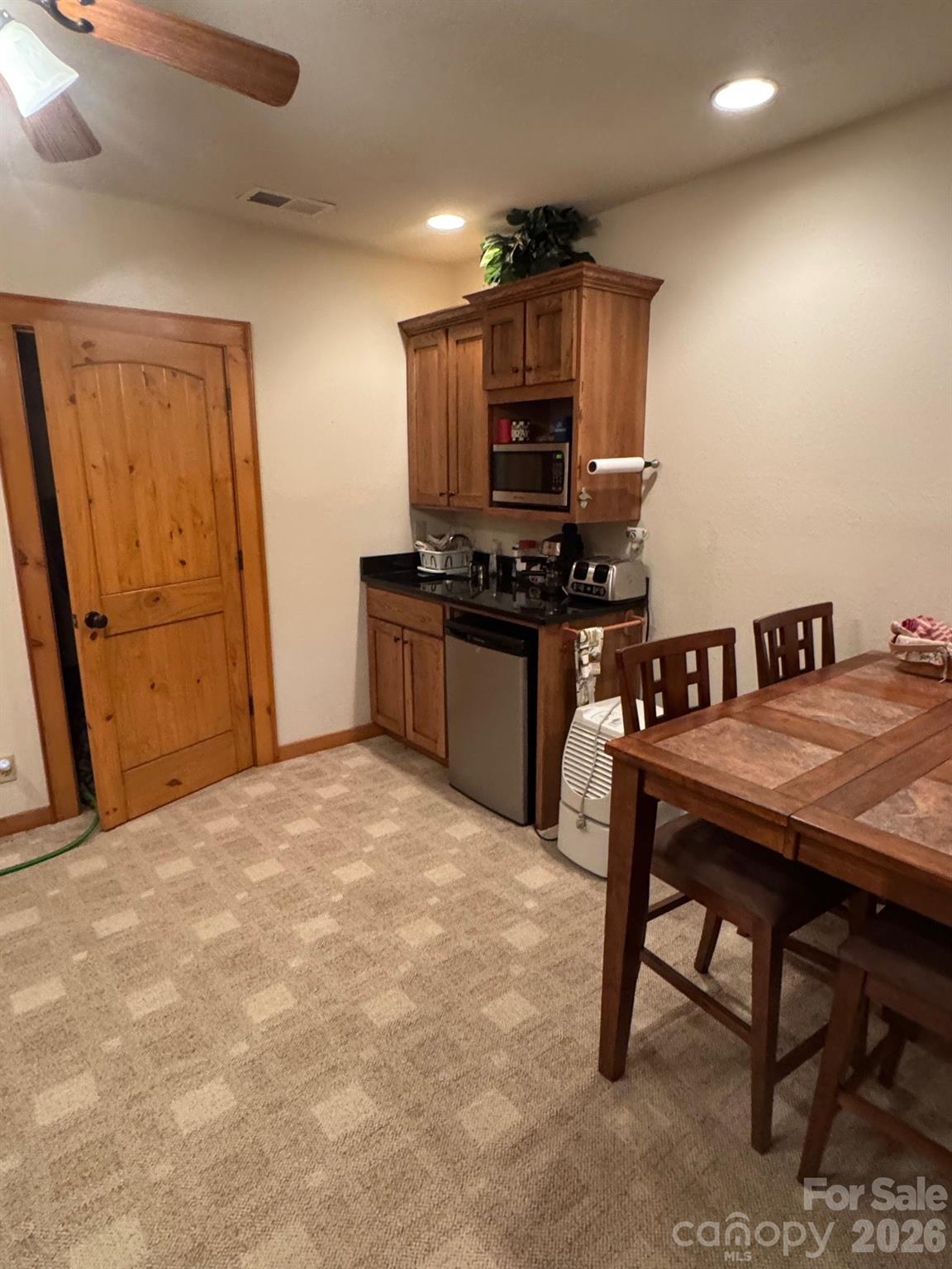 686 Hyacinth Drive Property Photo 25