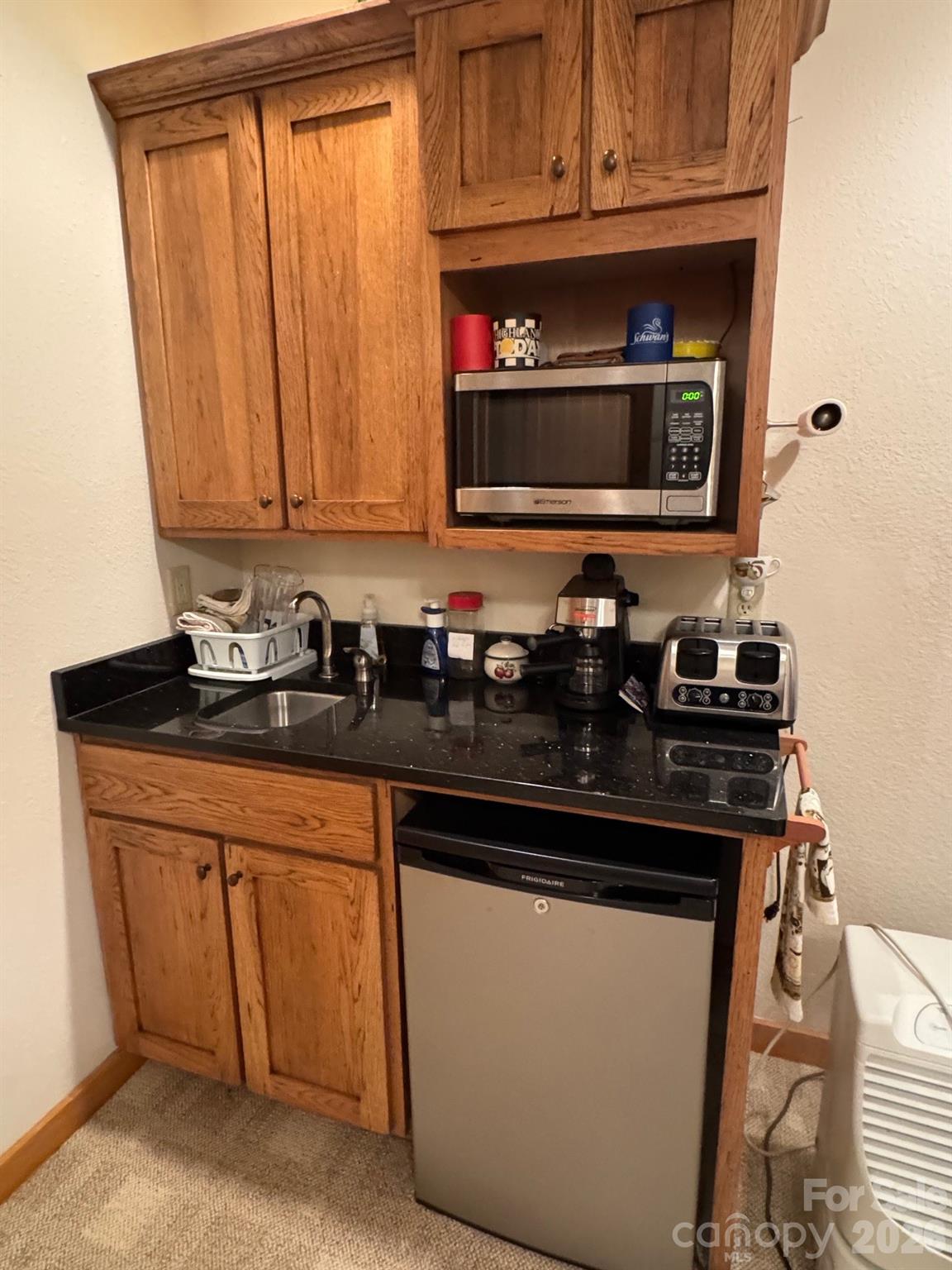 686 Hyacinth Drive Property Photo 26