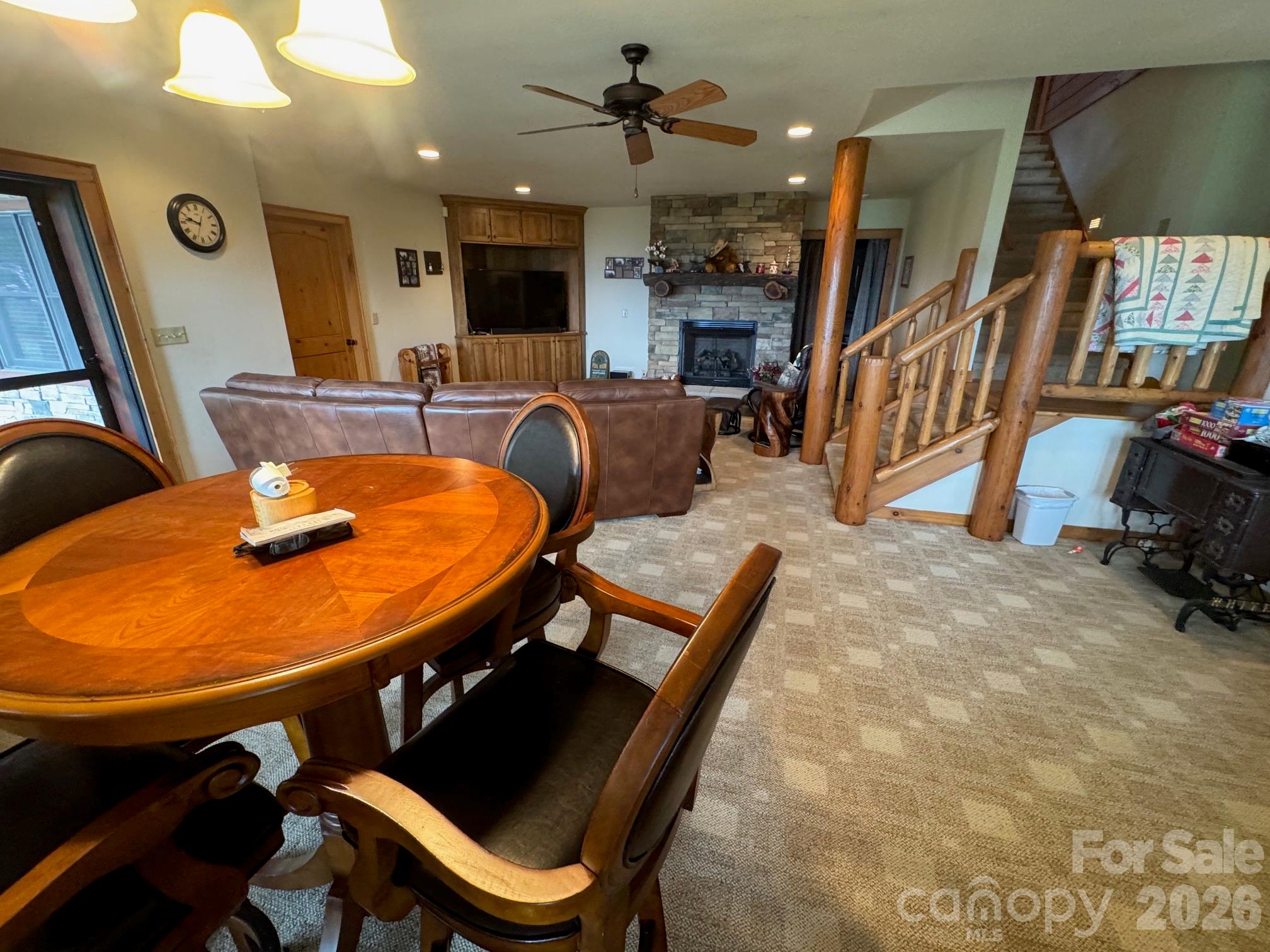 686 Hyacinth Drive Property Photo 35