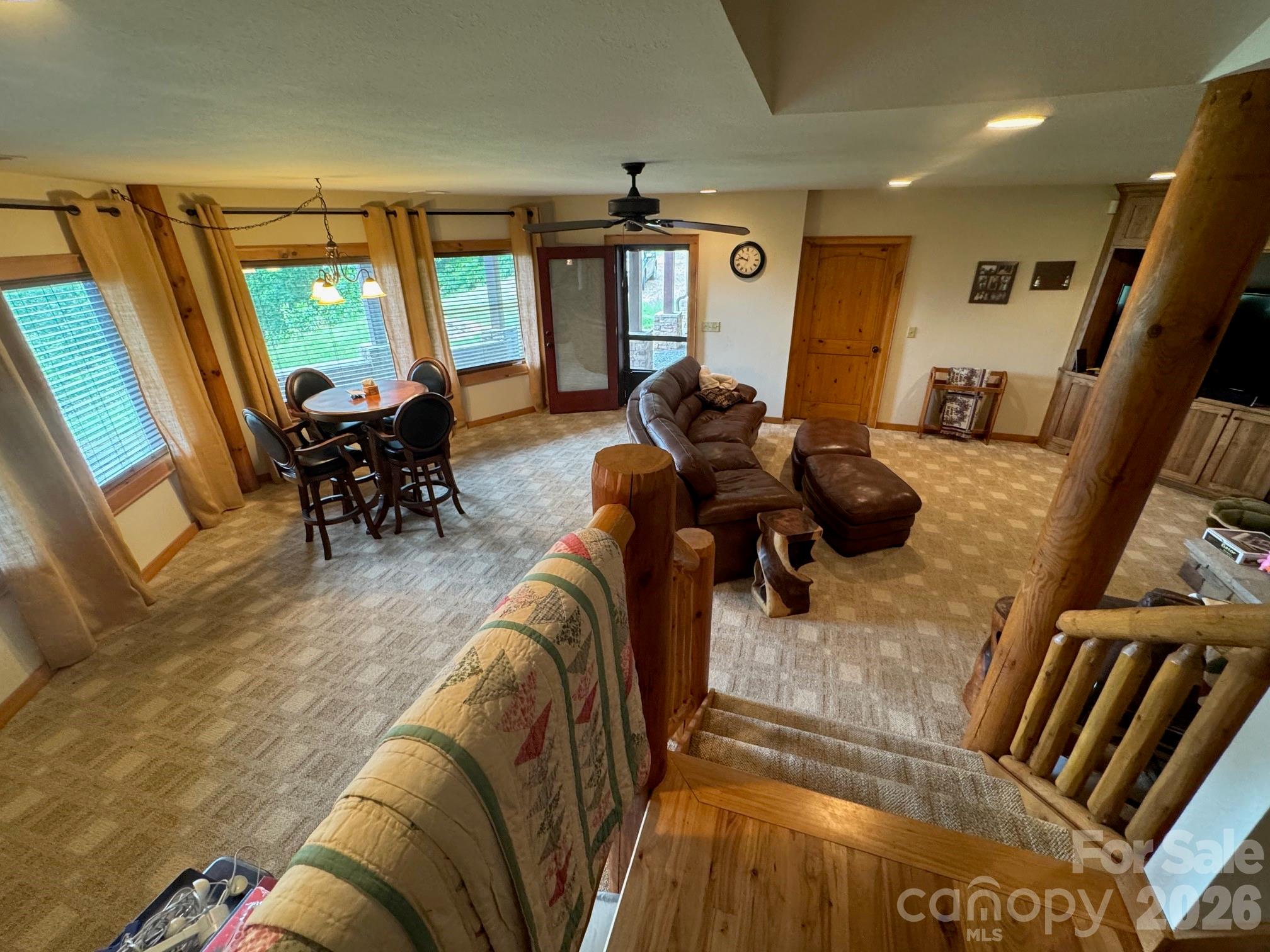 686 Hyacinth Drive Property Photo 36