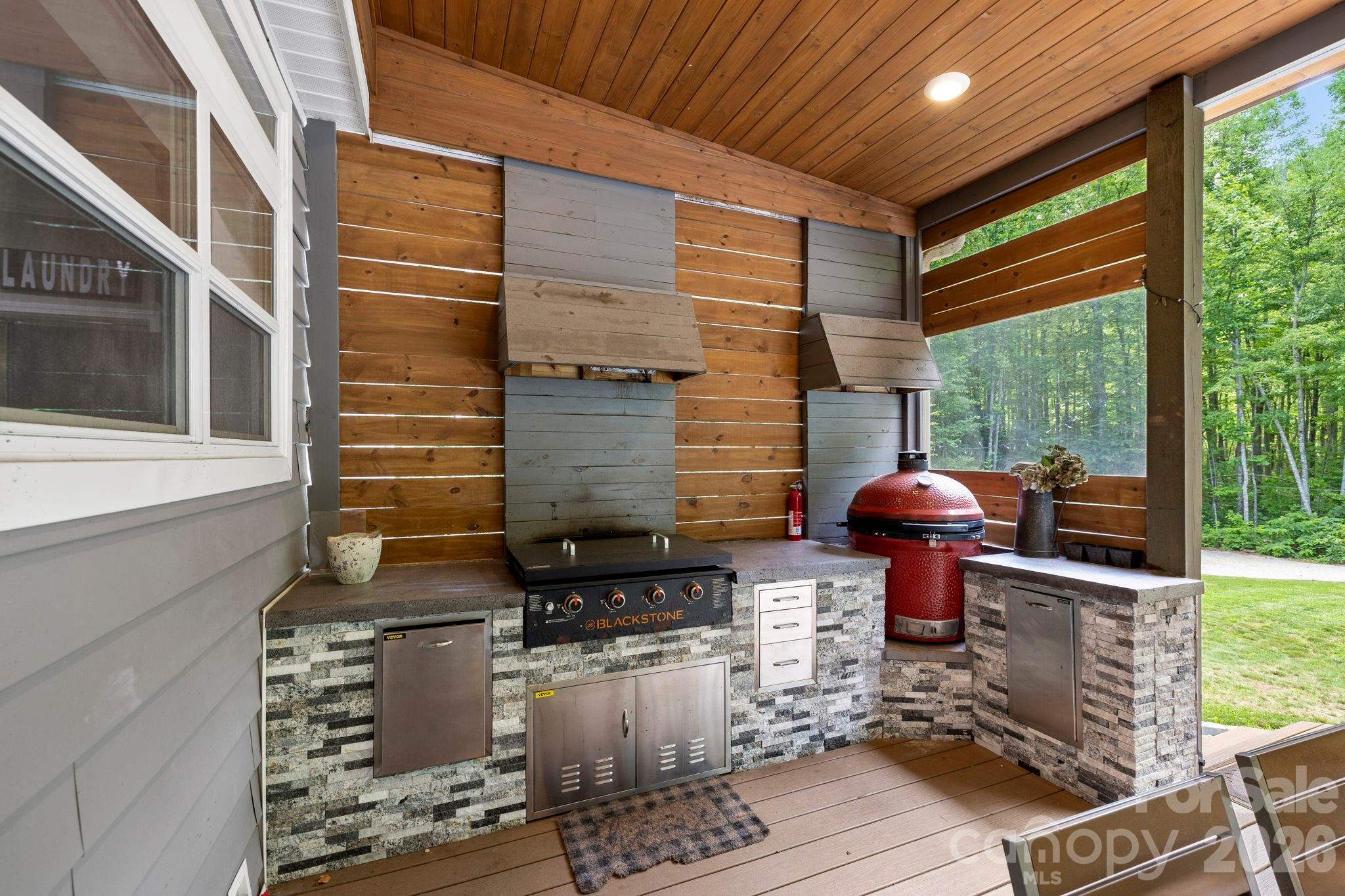 311 Charming Lane Property Photo 5