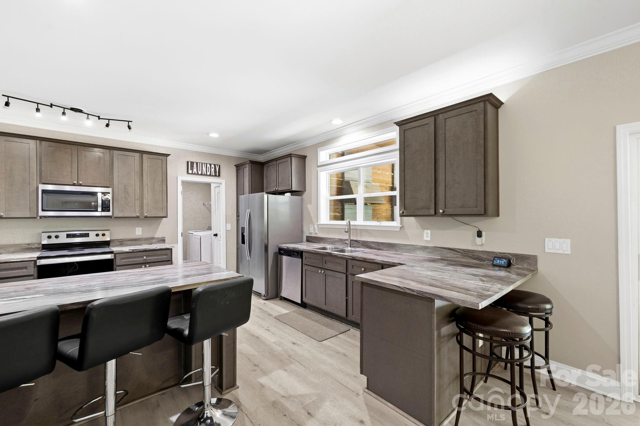 311 Charming Lane Property Photo 10