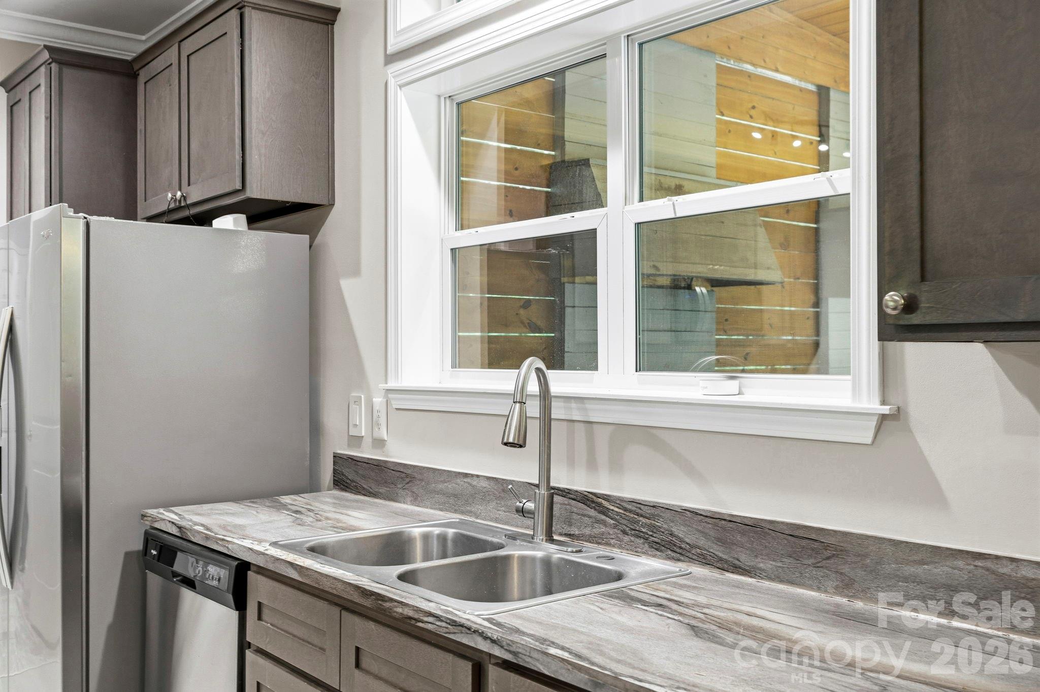 311 Charming Lane Property Photo 12