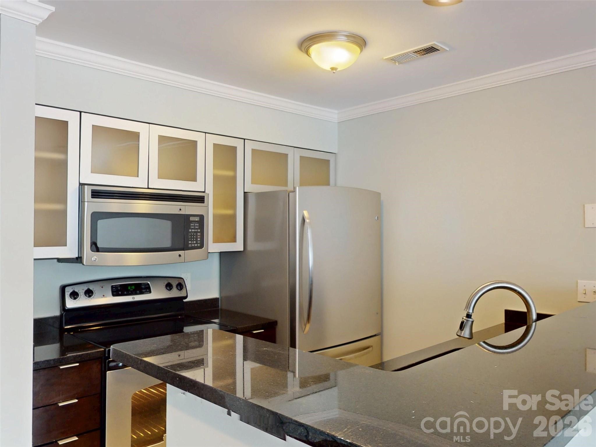 517 N Graham Street 2c Property Photo 10