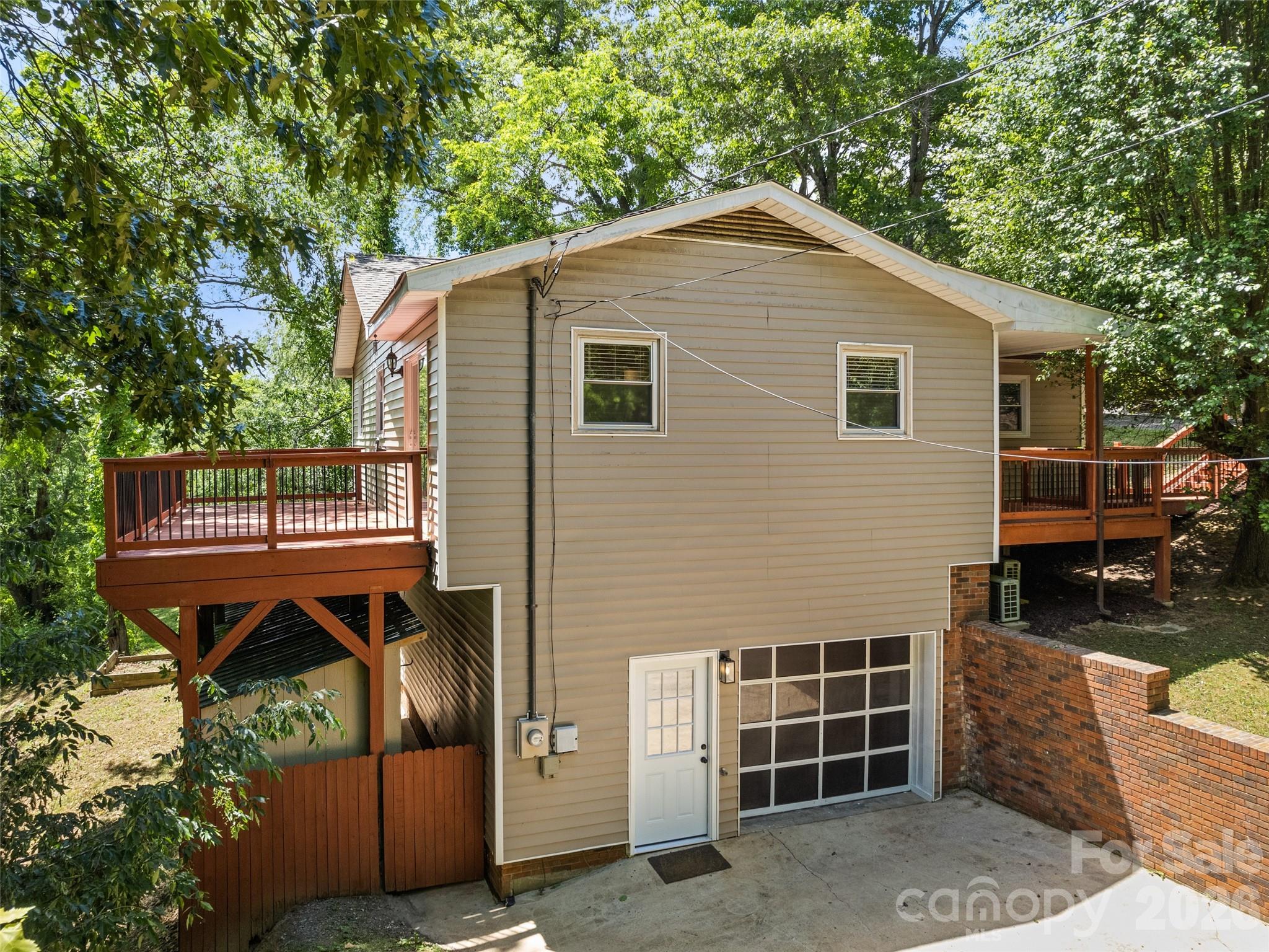 157 Highland Terrace Property Photo 3
