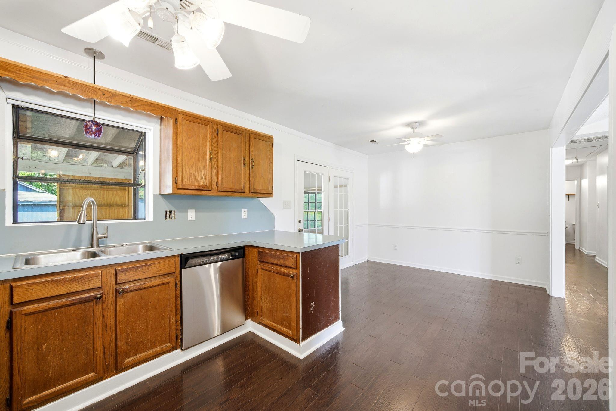 605 Brookside Drive 53 Property Photo 8