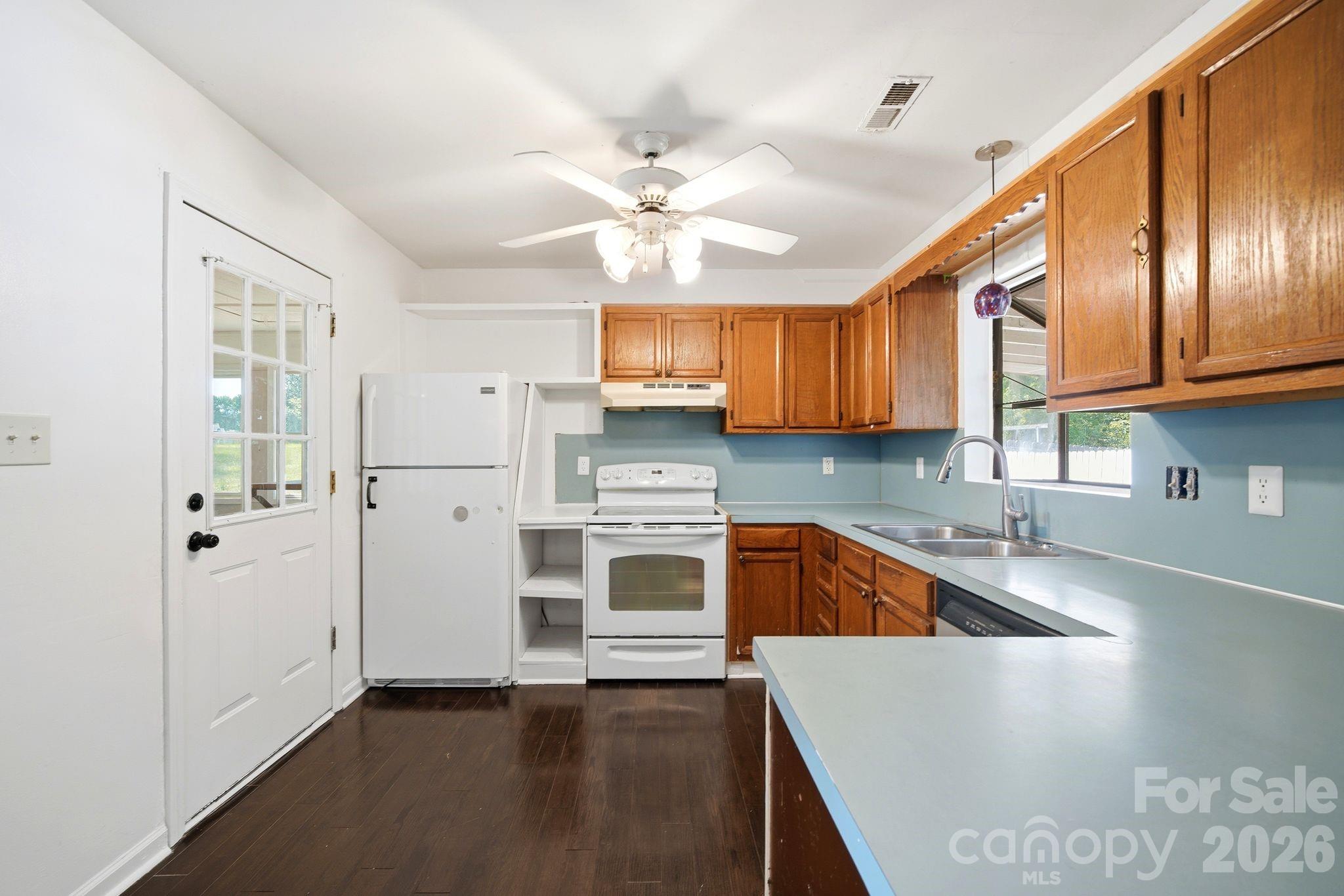 605 Brookside Drive 53 Property Photo 9
