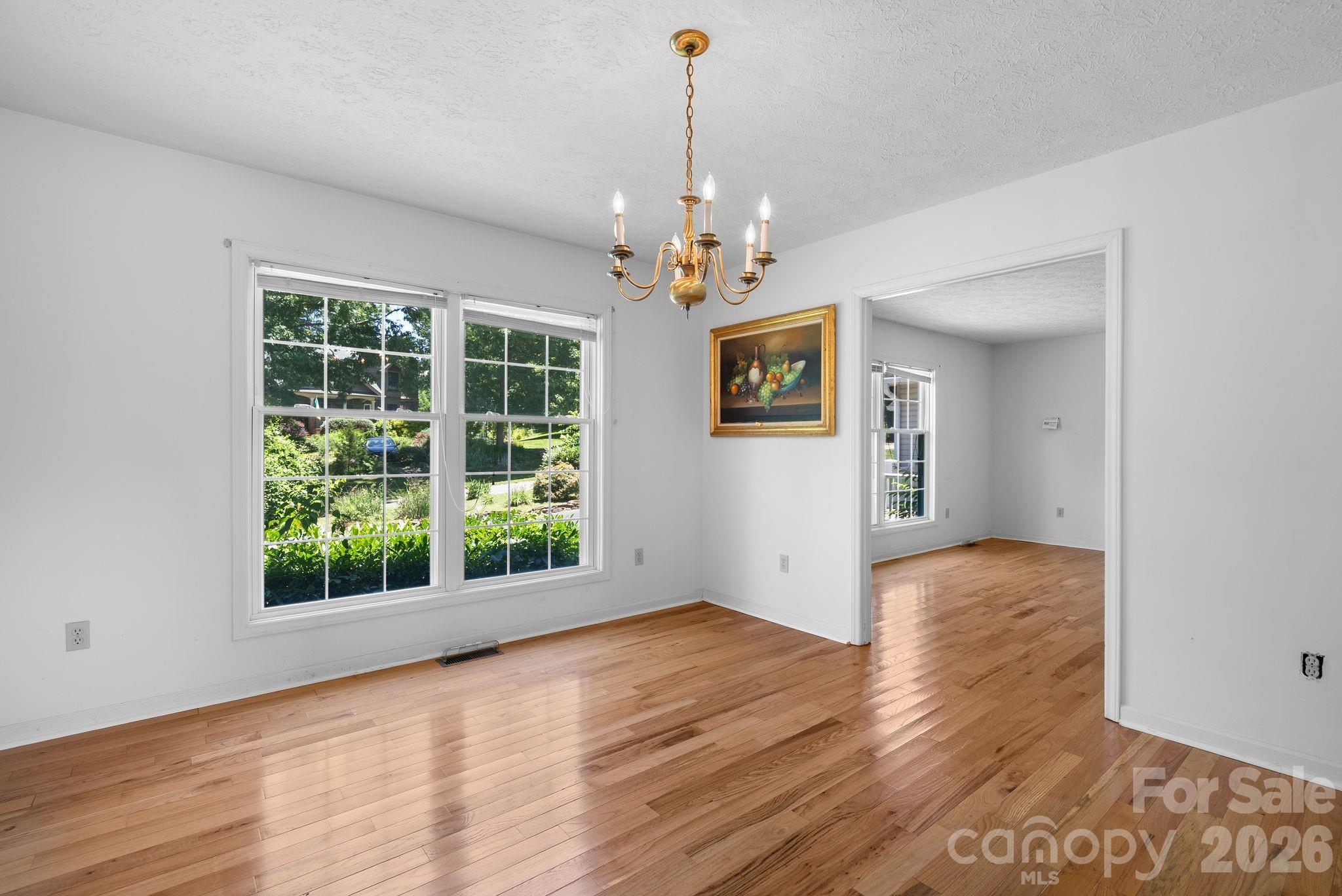 28 Song Bird Lane Property Photo 8