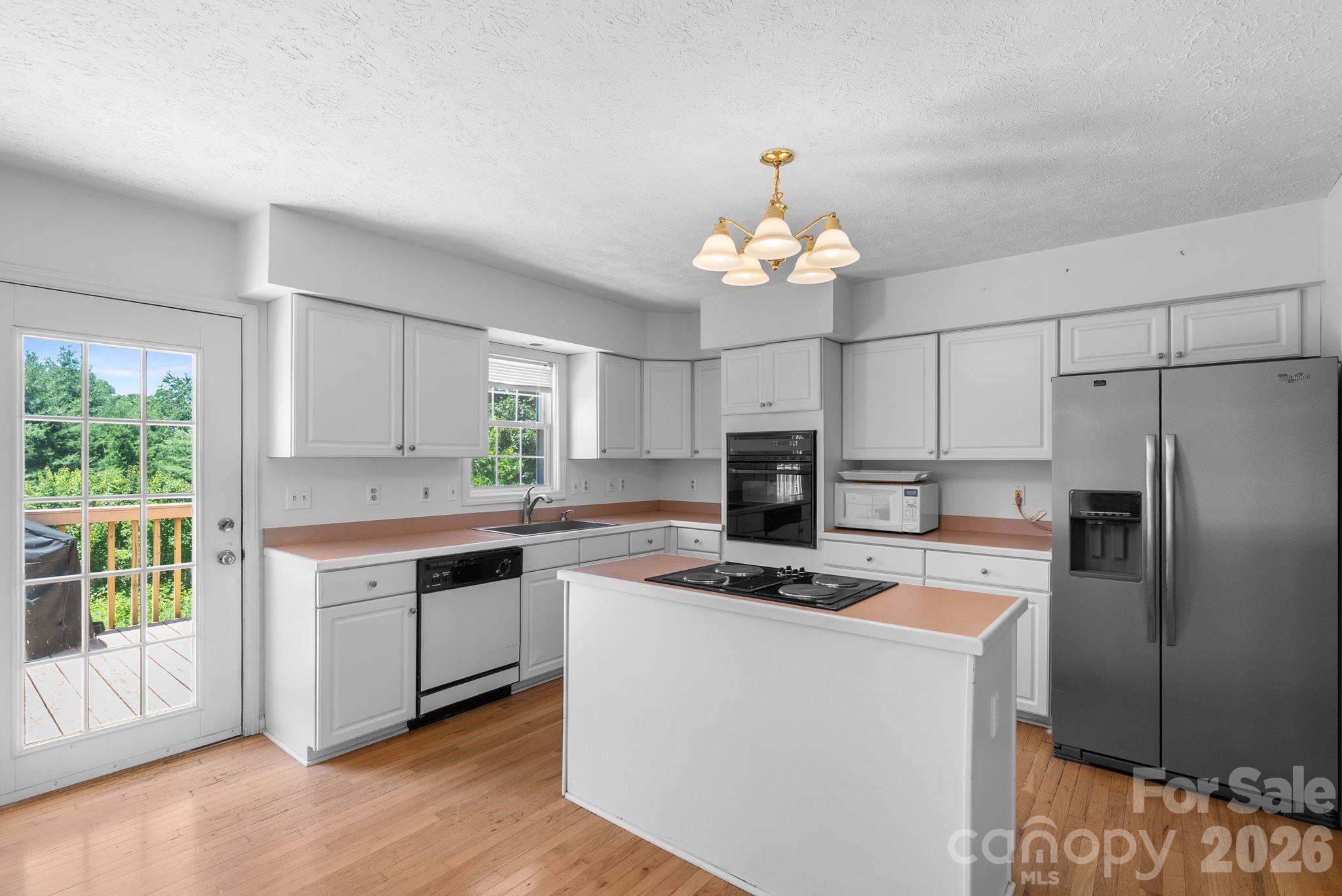 28 Song Bird Lane Property Photo 9