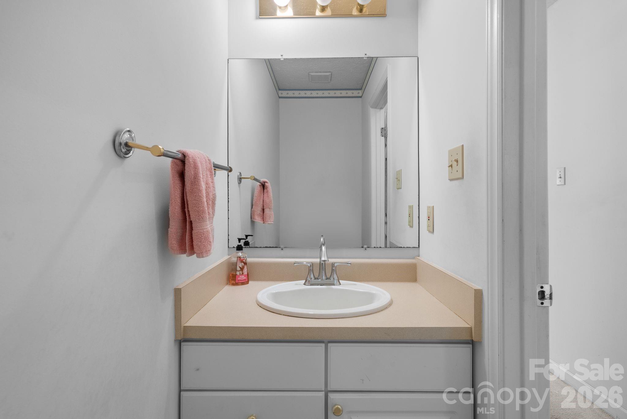 28 Song Bird Lane Property Photo 15