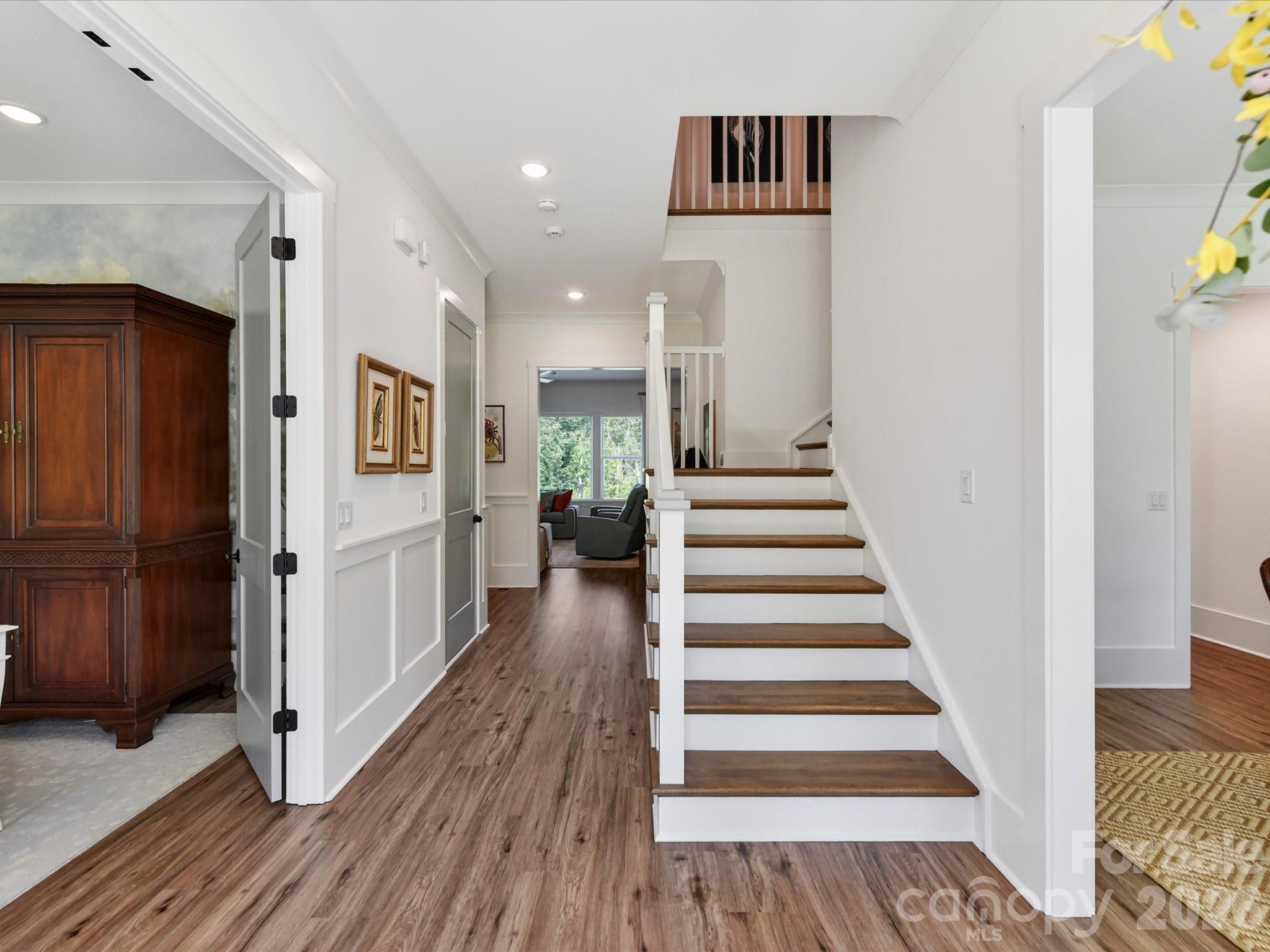202 Streamwood Road Property Photo 8
