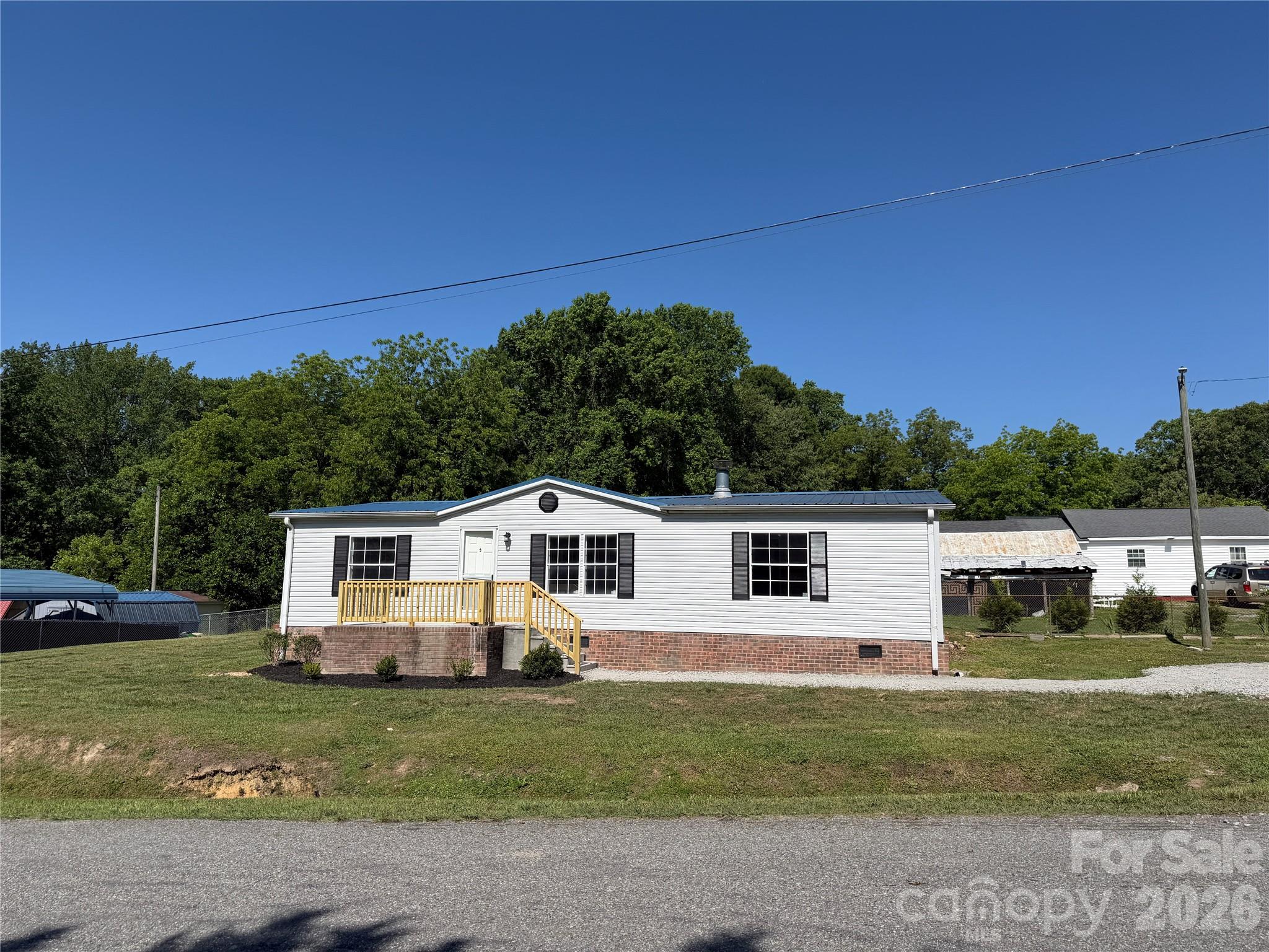 222 E Maine Avenue Property Photo 1