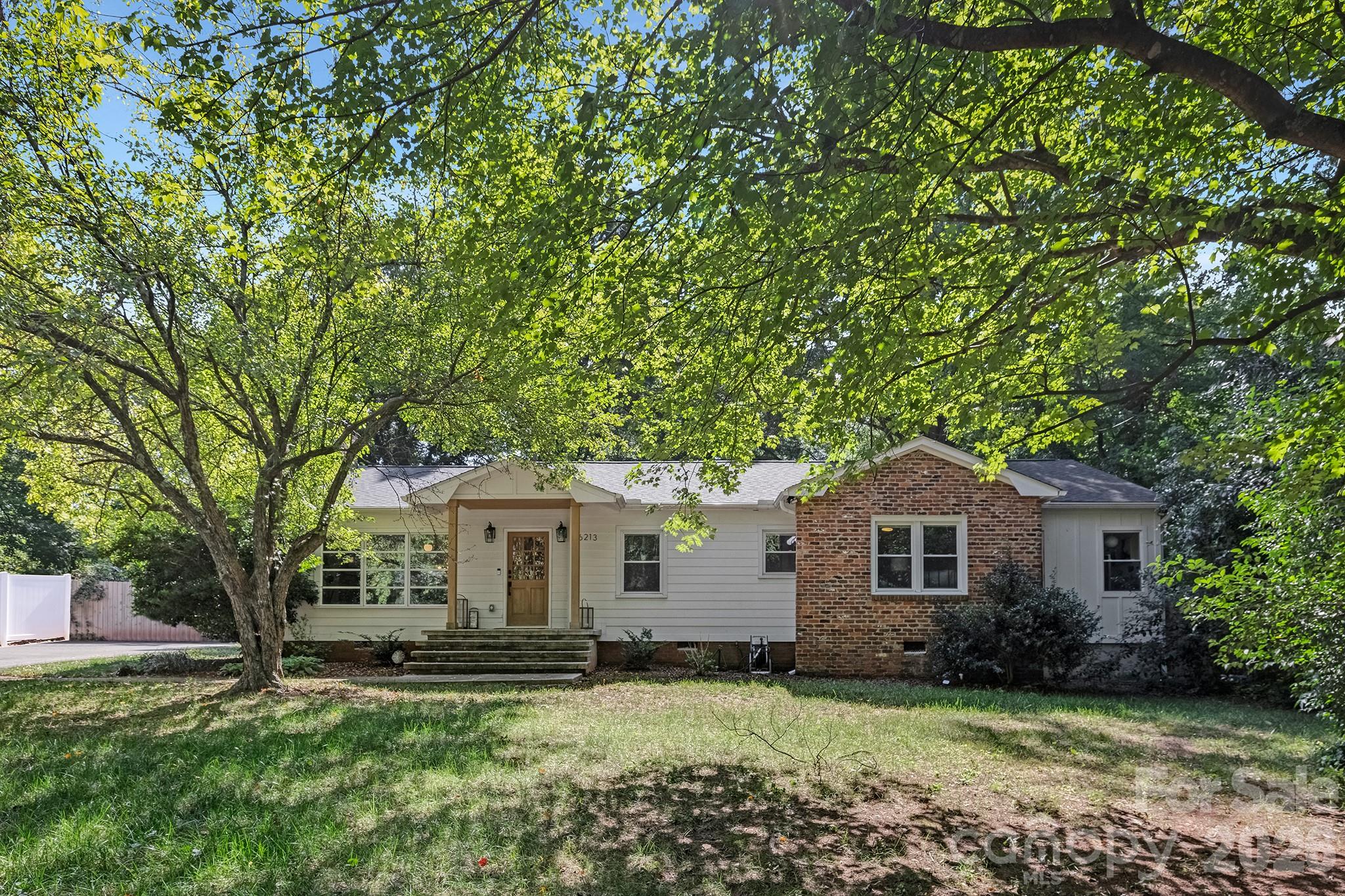 6213 Sharon Road Property Photo 1