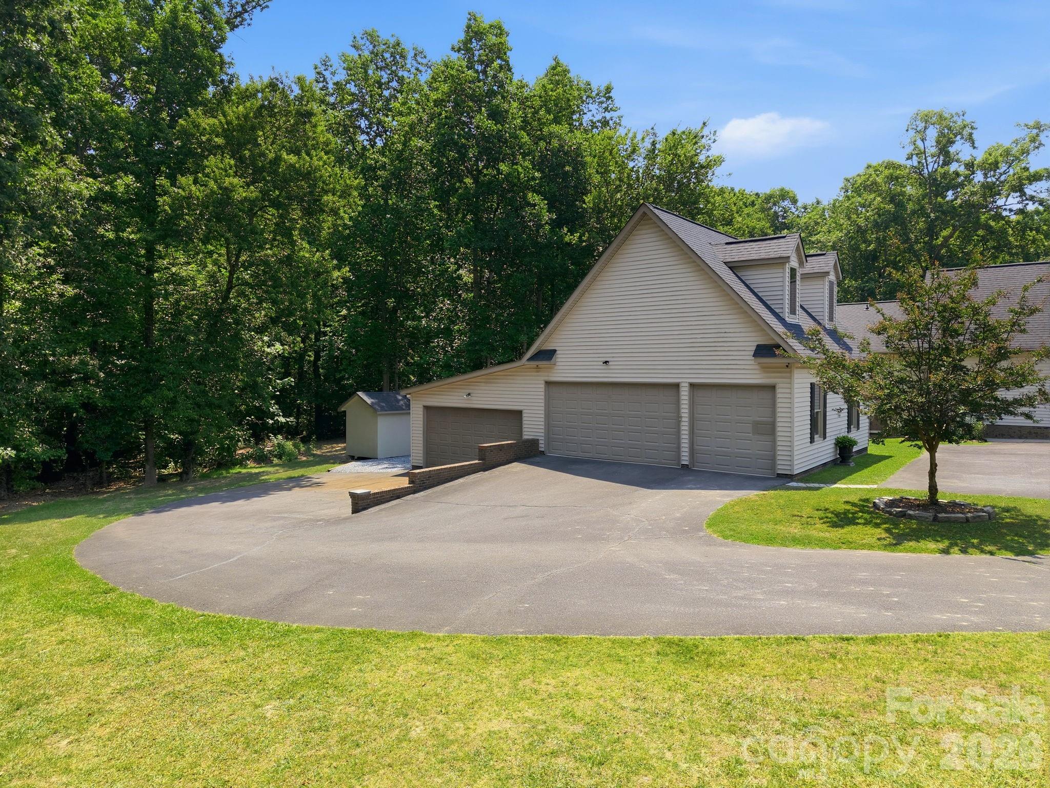 5865 Faith Road Property Photo 5