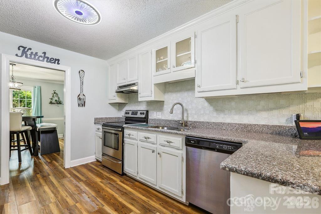 806 Colony Oaks Drive Property Photo 7