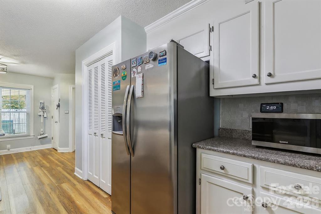806 Colony Oaks Drive Property Photo 9