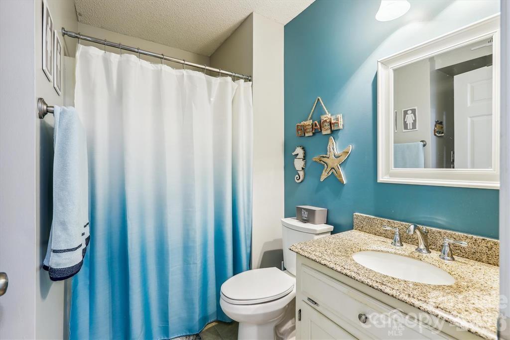 806 Colony Oaks Drive Property Photo 18