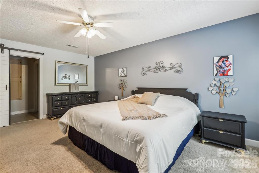806 Colony Oaks Drive Property Photo 20