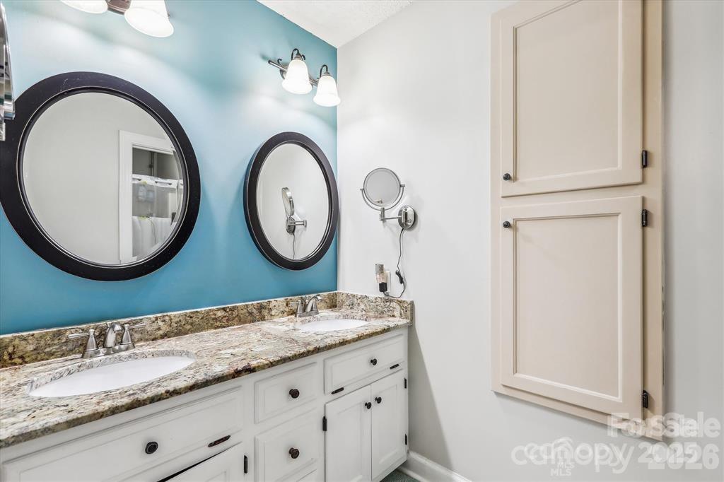 806 Colony Oaks Drive Property Photo 21