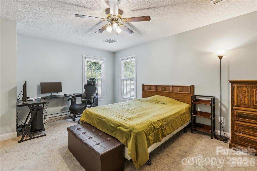 806 Colony Oaks Drive Property Photo 24