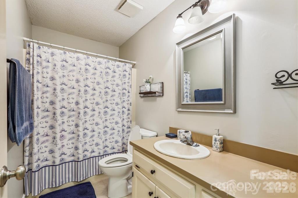 806 Colony Oaks Drive Property Photo 25