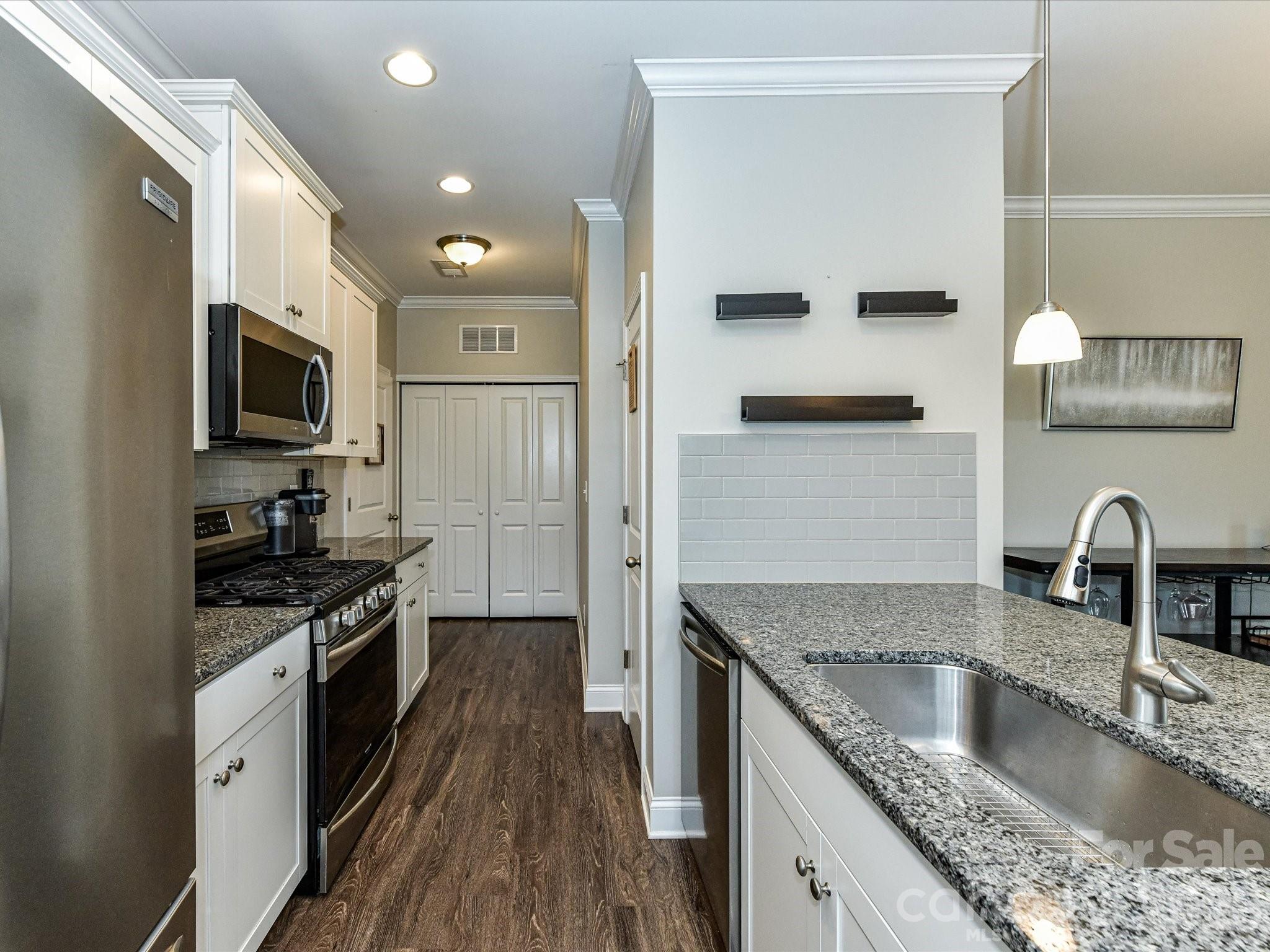 905 Pennington Drive Property Photo 17