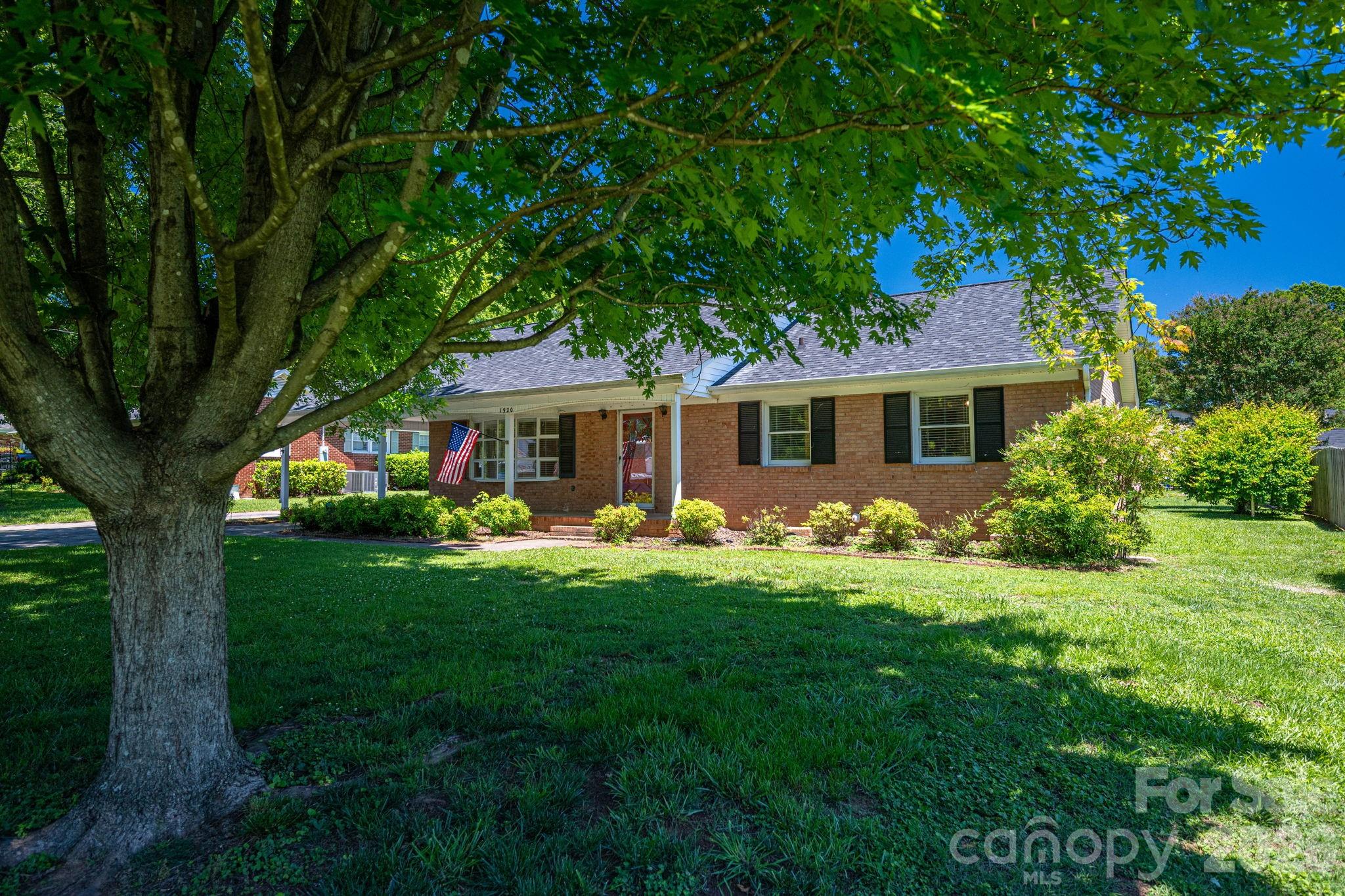 1920 Echo Lane Property Photo 1