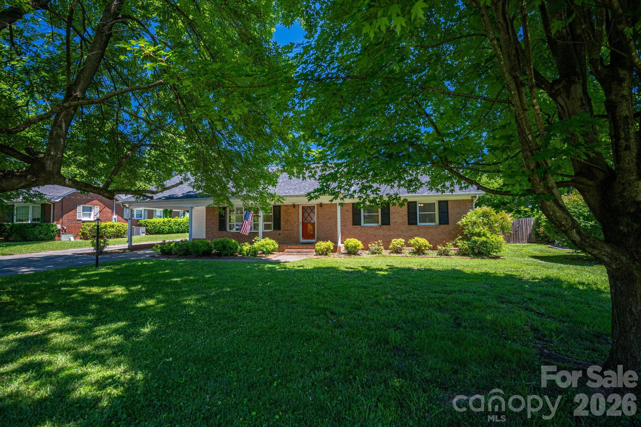 1920 Echo Lane Property Photo 2