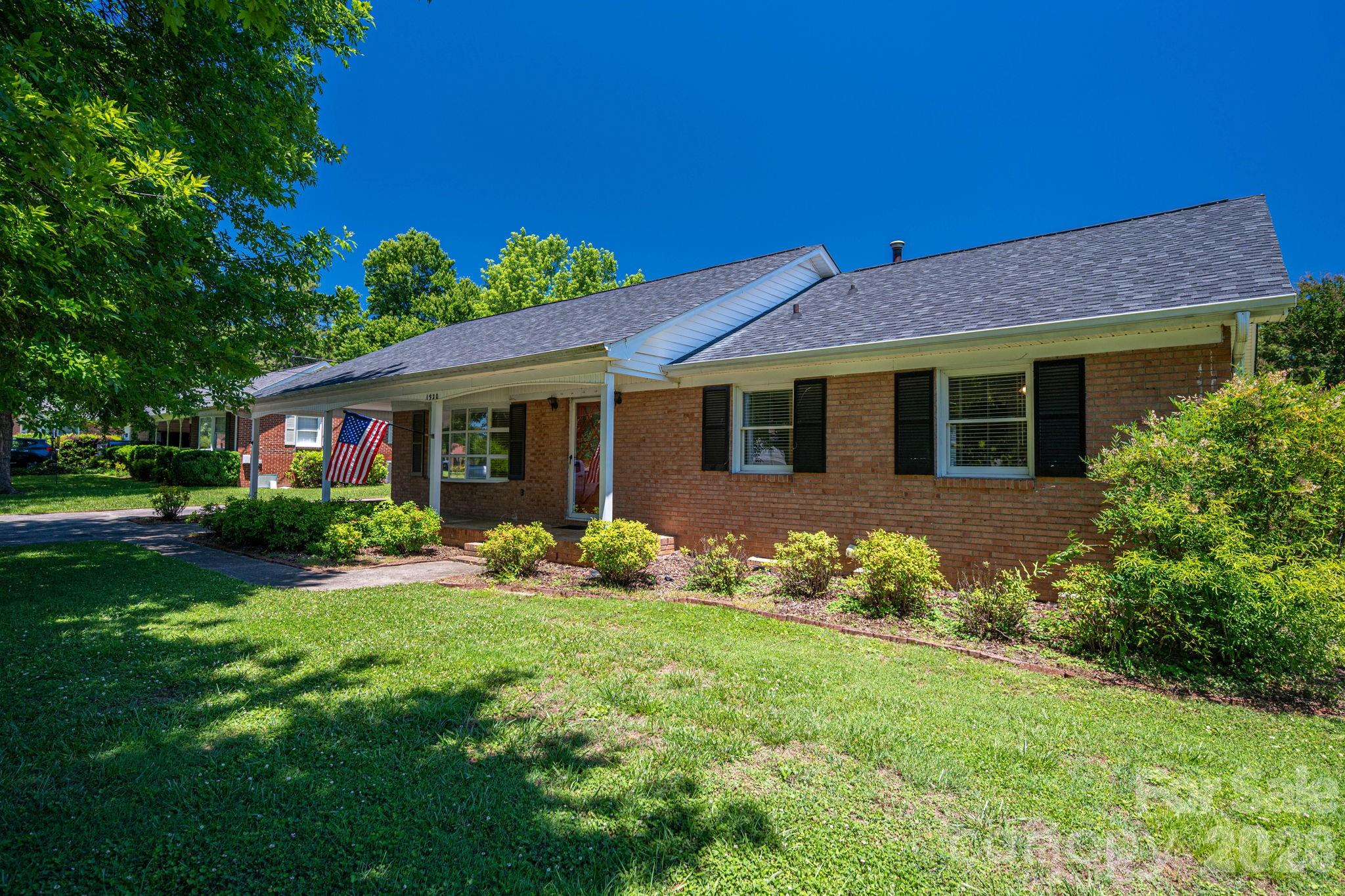 1920 Echo Lane Property Photo 3