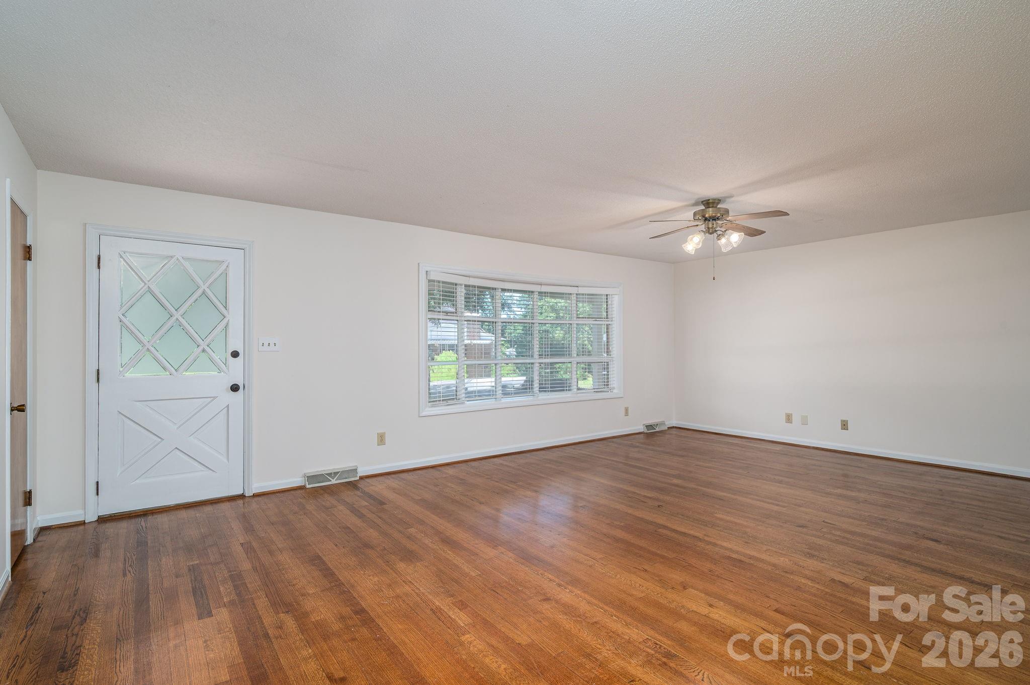 1920 Echo Lane Property Photo 6