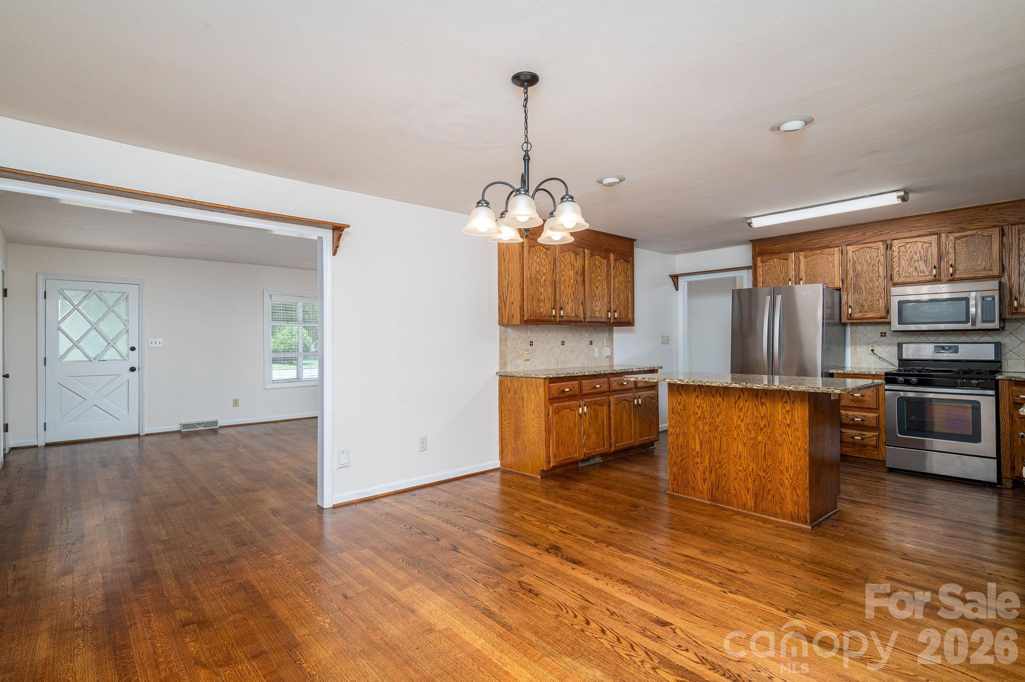 1920 Echo Lane Property Photo 7