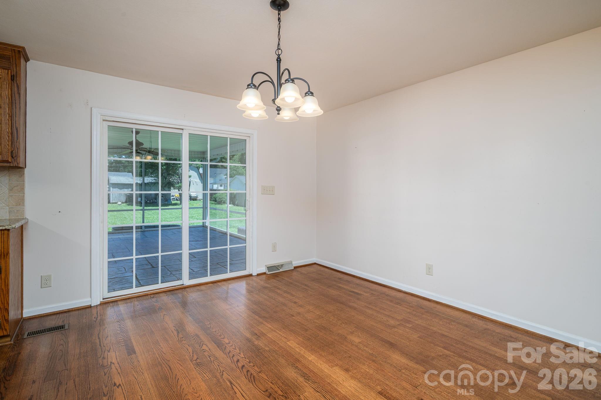 1920 Echo Lane Property Photo 9
