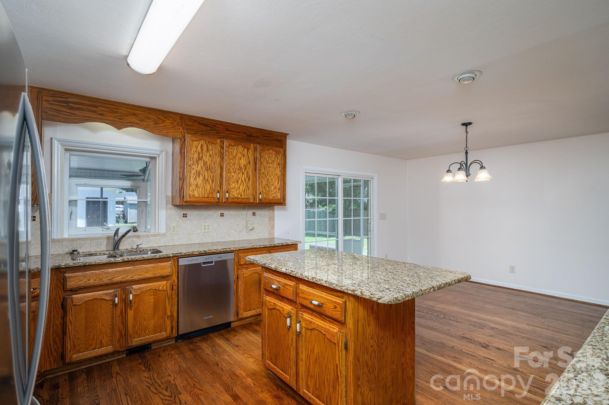 1920 Echo Lane Property Photo 13