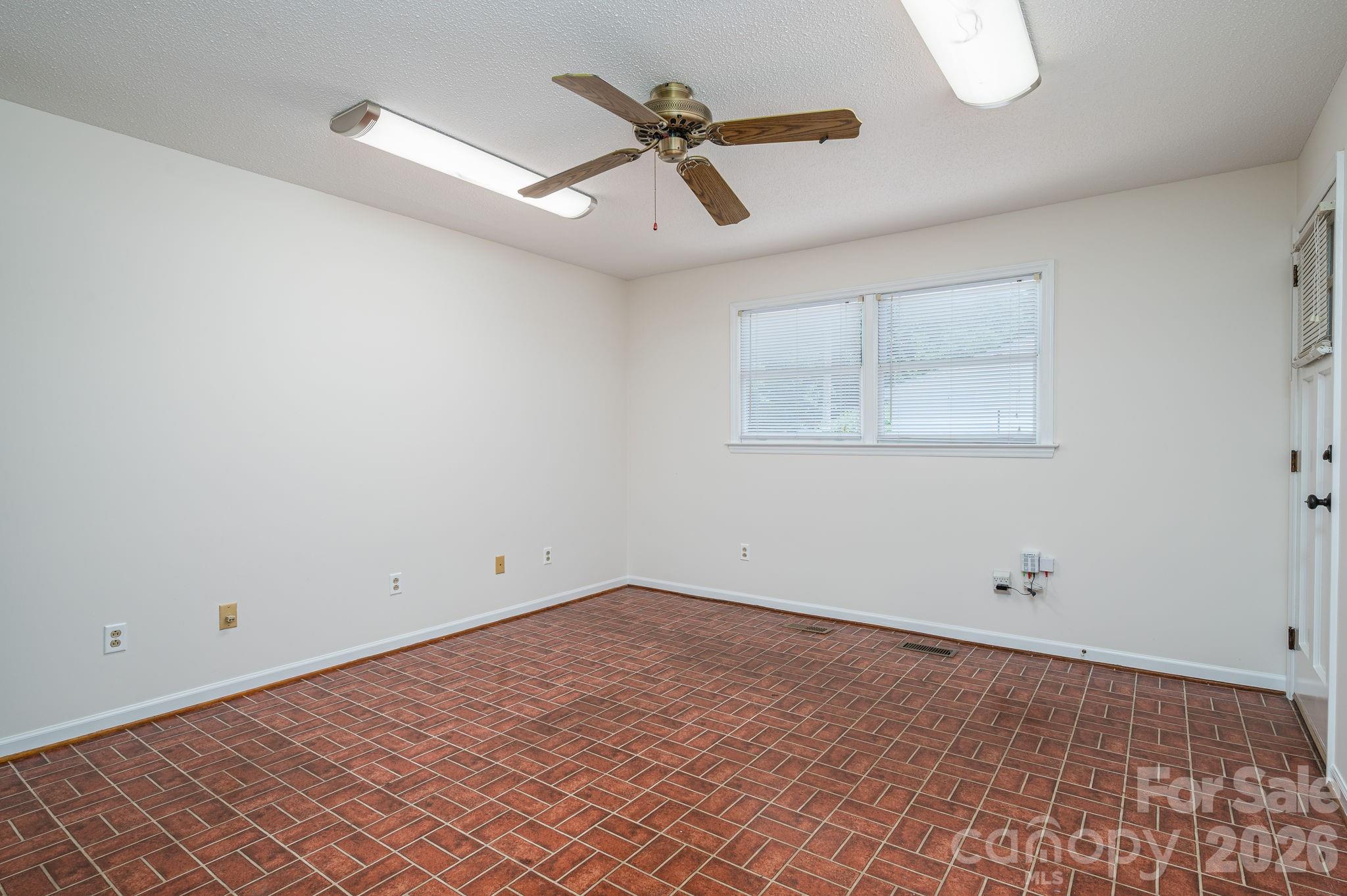 1920 Echo Lane Property Photo 27