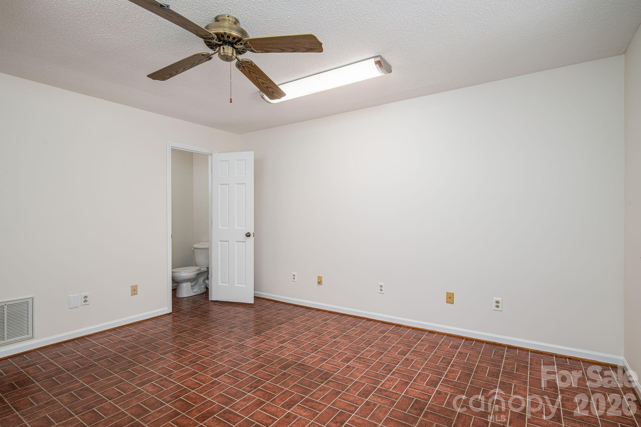 1920 Echo Lane Property Photo 28