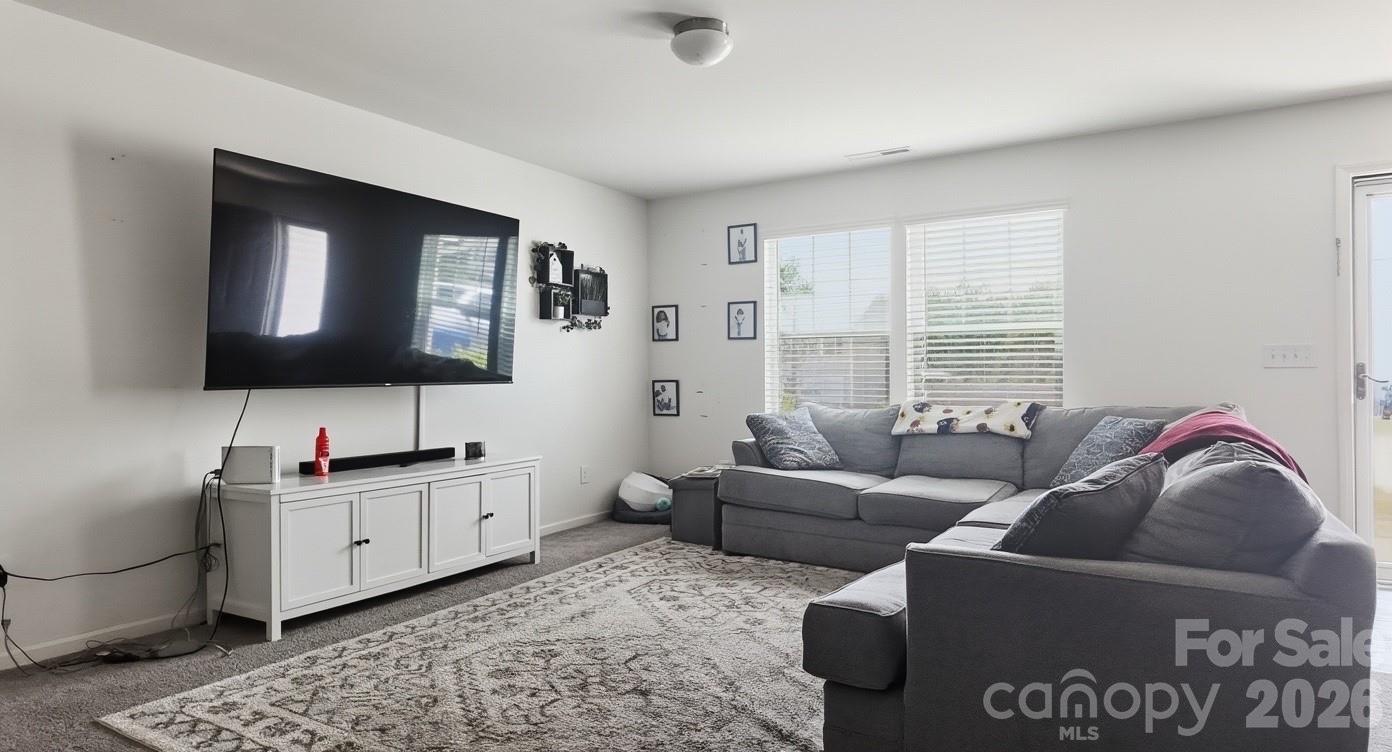 244 Amberly Circle Property Photo 4