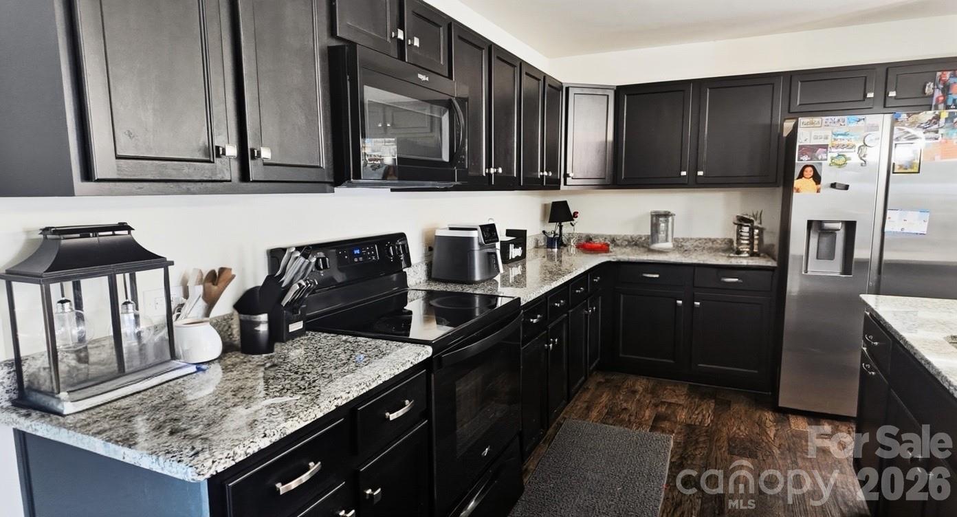 244 Amberly Circle Property Photo 7