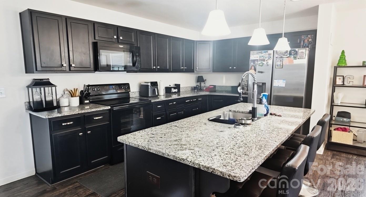 244 Amberly Circle Property Photo 8