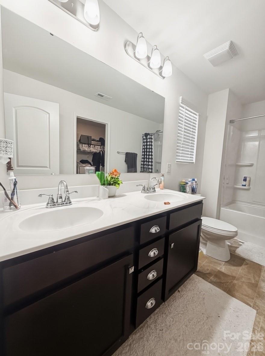244 Amberly Circle Property Photo 20